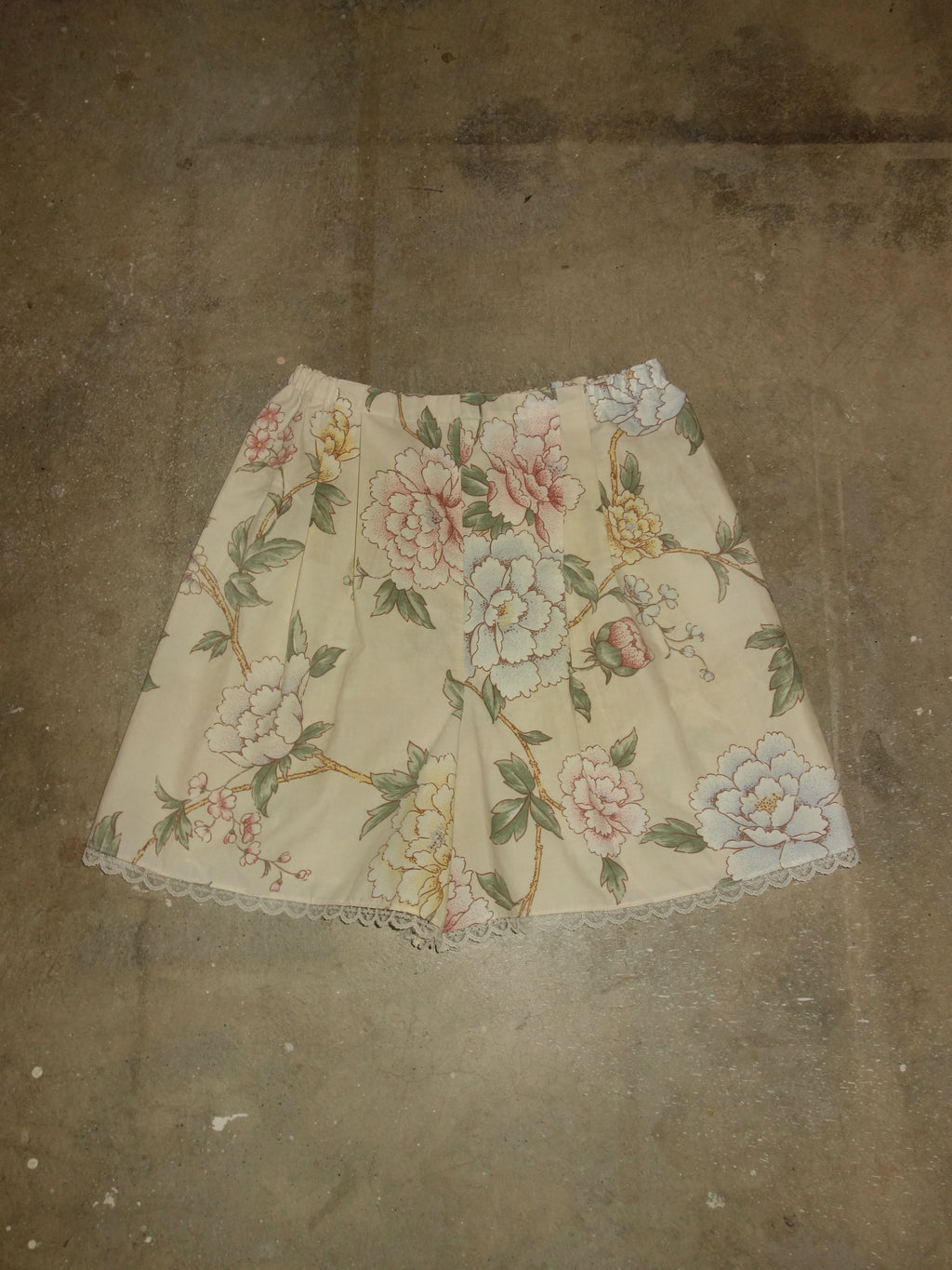 [small] Floral Pillow Shorts