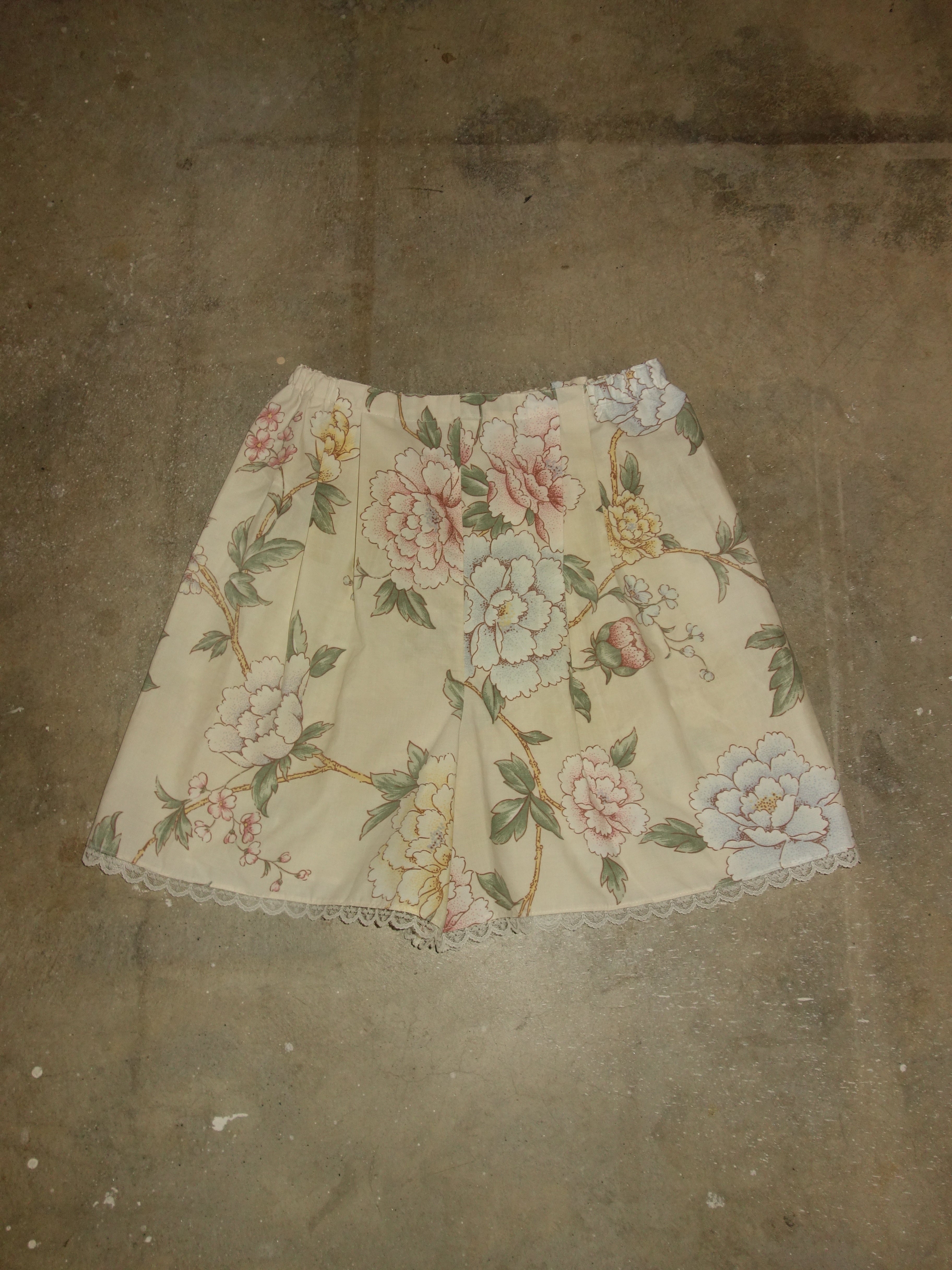 [small] Floral Pillow Shorts