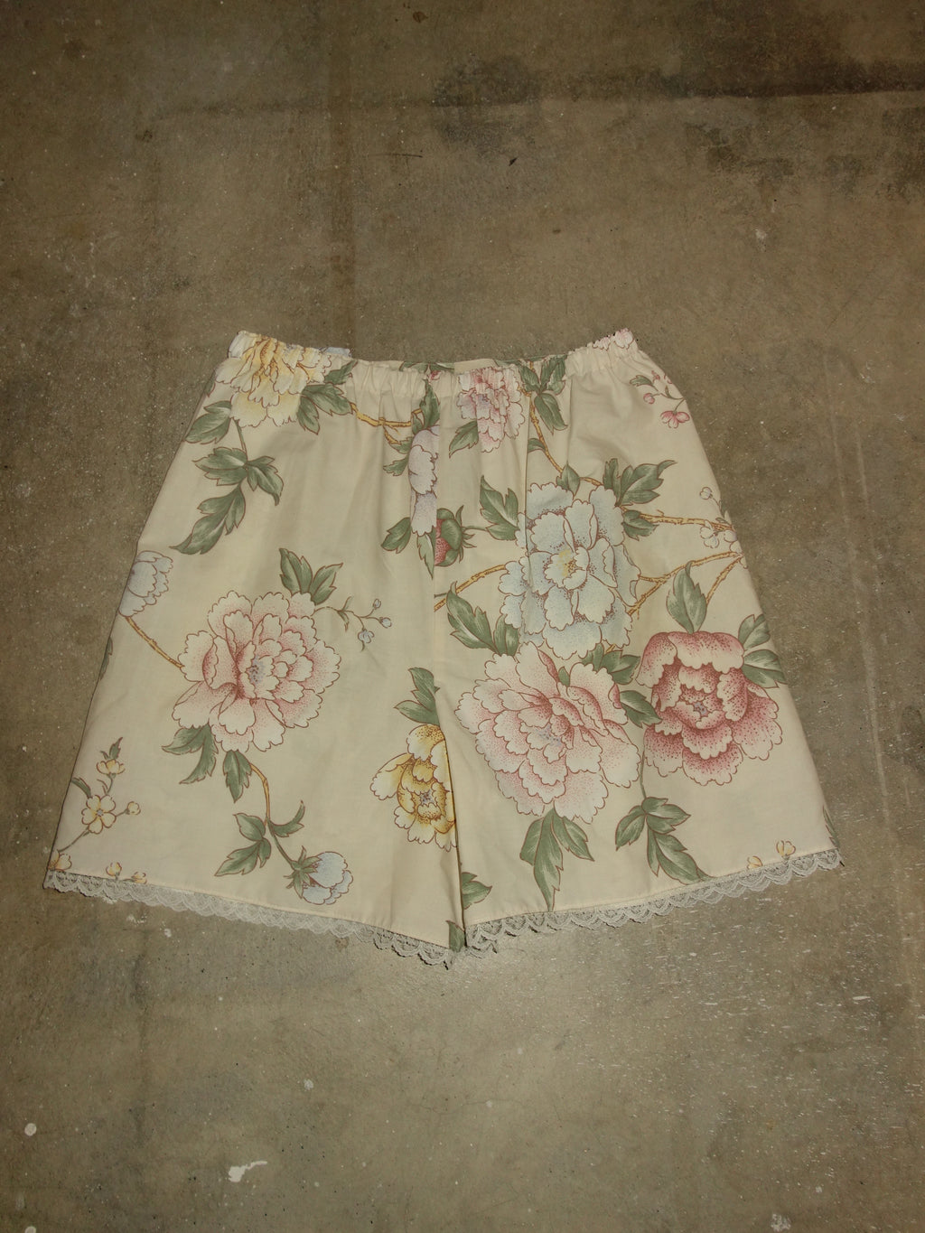 [small] Floral Pillow Shorts