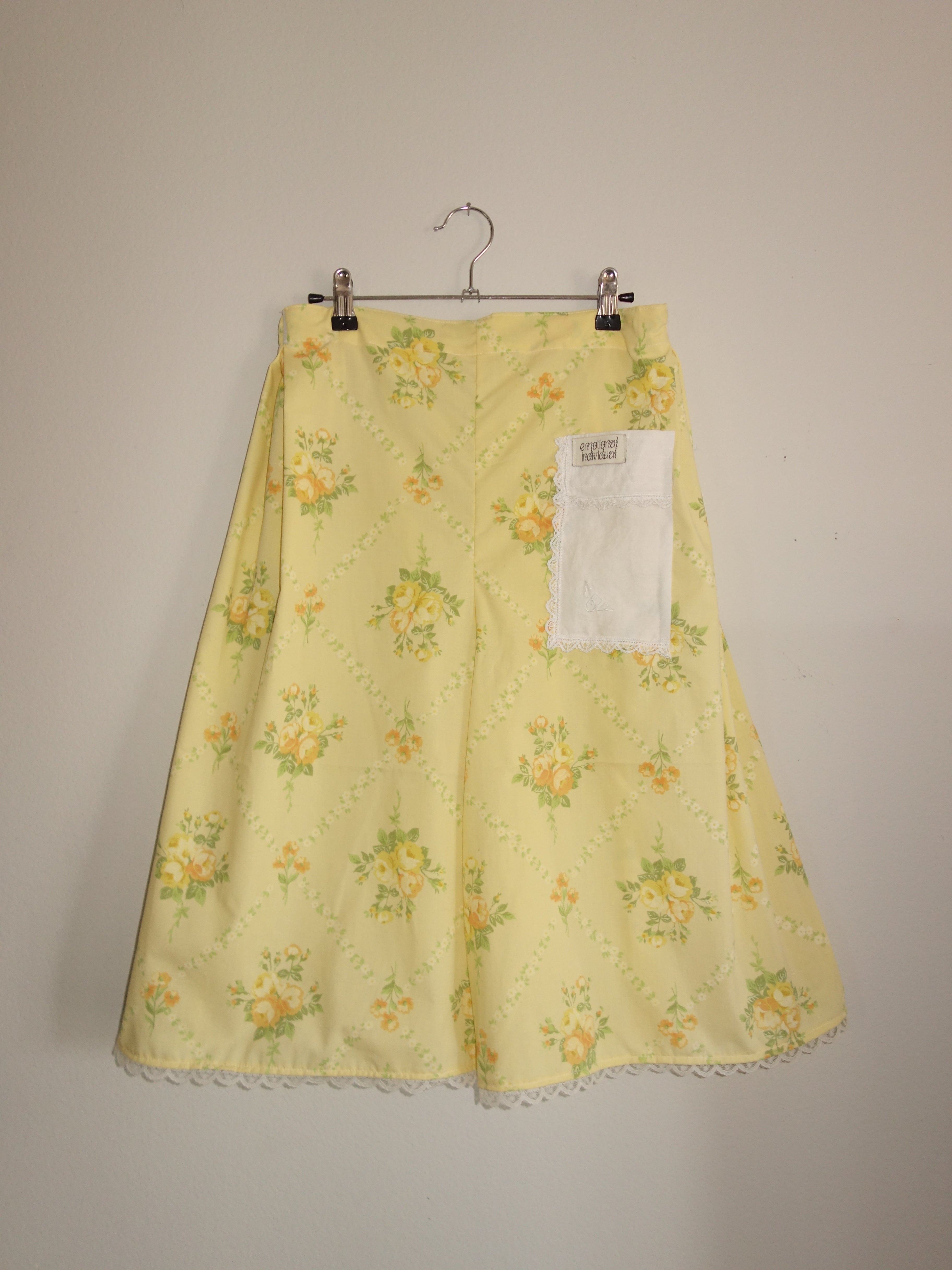 yellow cottage 𝑝𝑖𝑙𝑙𝑜𝑤 𝑝𝑎𝑛𝑡𝑠 w decorative pocket