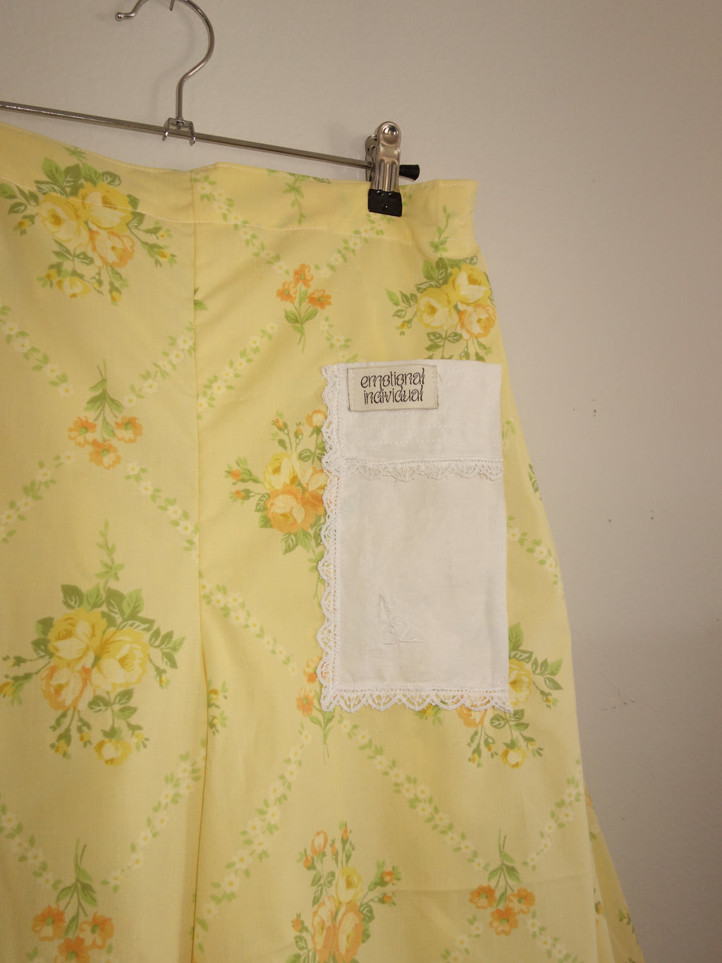 yellow cottage 𝑝𝑖𝑙𝑙𝑜𝑤 𝑝𝑎𝑛𝑡𝑠 w decorative pocket