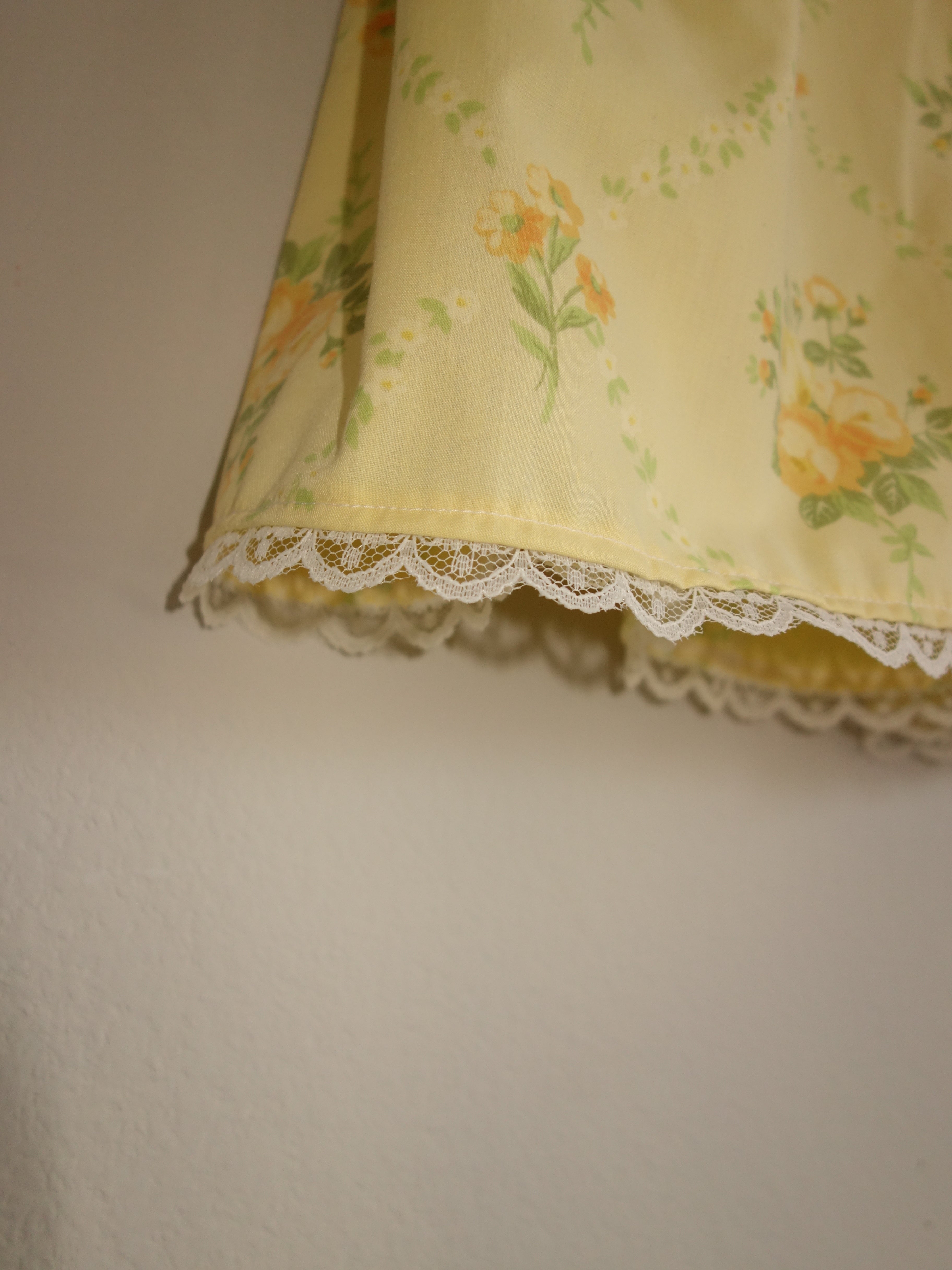 yellow cottage 𝑝𝑖𝑙𝑙𝑜𝑤 𝑝𝑎𝑛𝑡𝑠 w decorative pocket