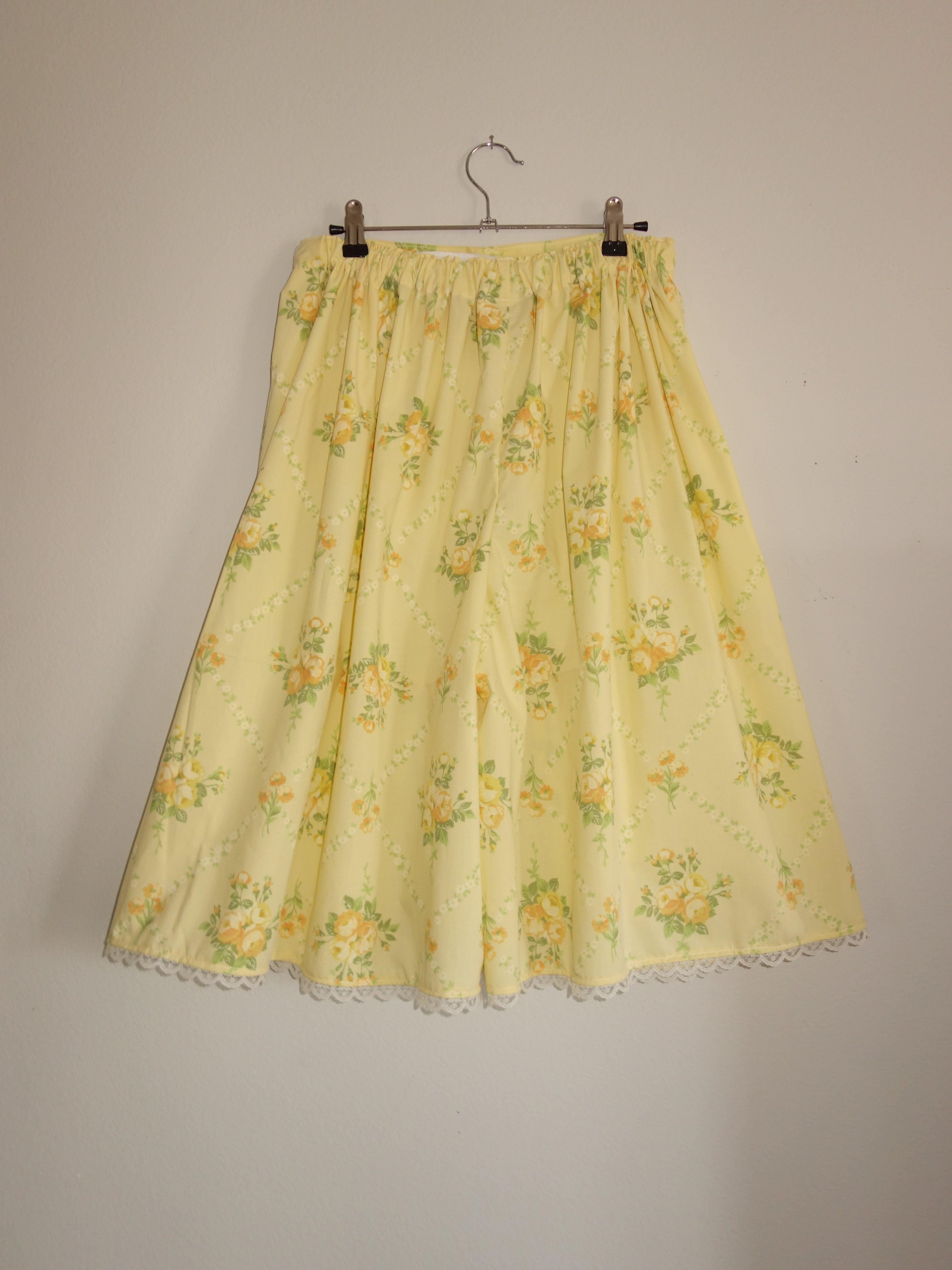 yellow cottage 𝑝𝑖𝑙𝑙𝑜𝑤 𝑝𝑎𝑛𝑡𝑠 w decorative pocket