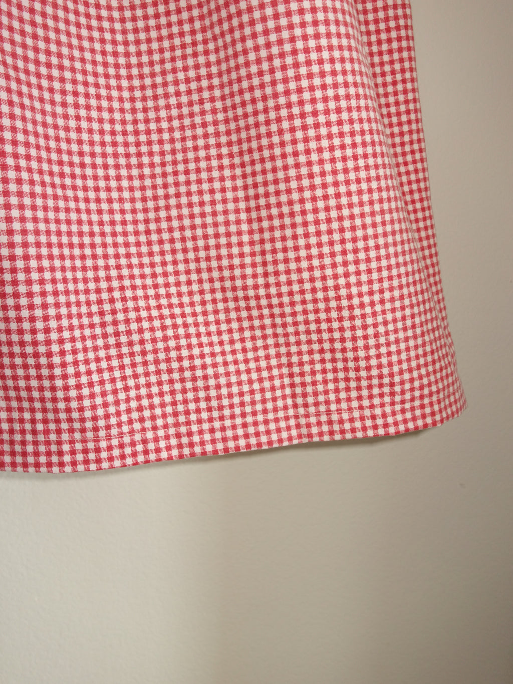 red gingham 𝑝𝑖𝑙𝑙𝑜𝑤 𝑝𝑎𝑛𝑡𝑠