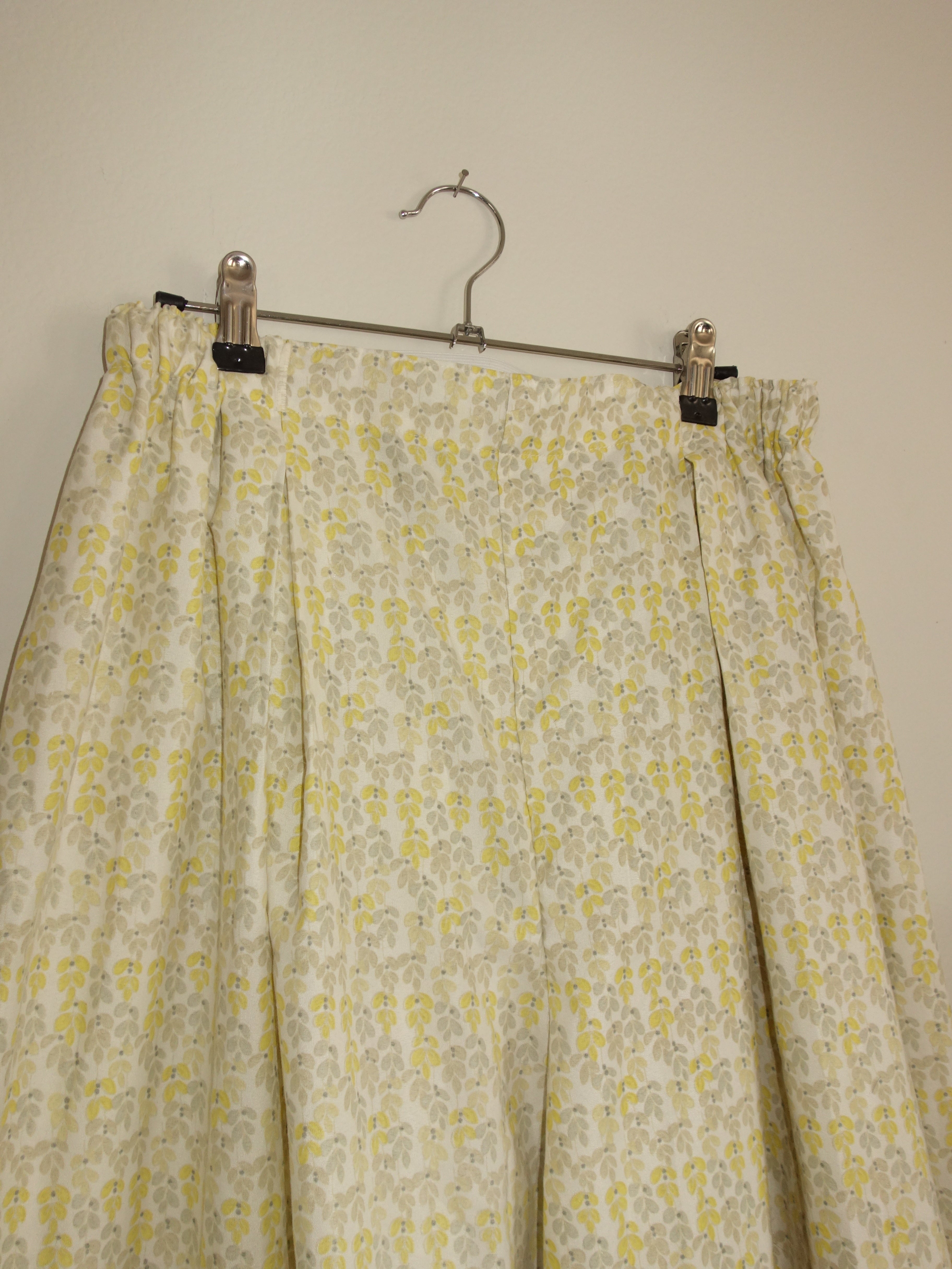 [tall] yellow flower field 𝑝𝑖𝑙𝑙𝑜𝑤 𝑝𝑎𝑛𝑡𝑠