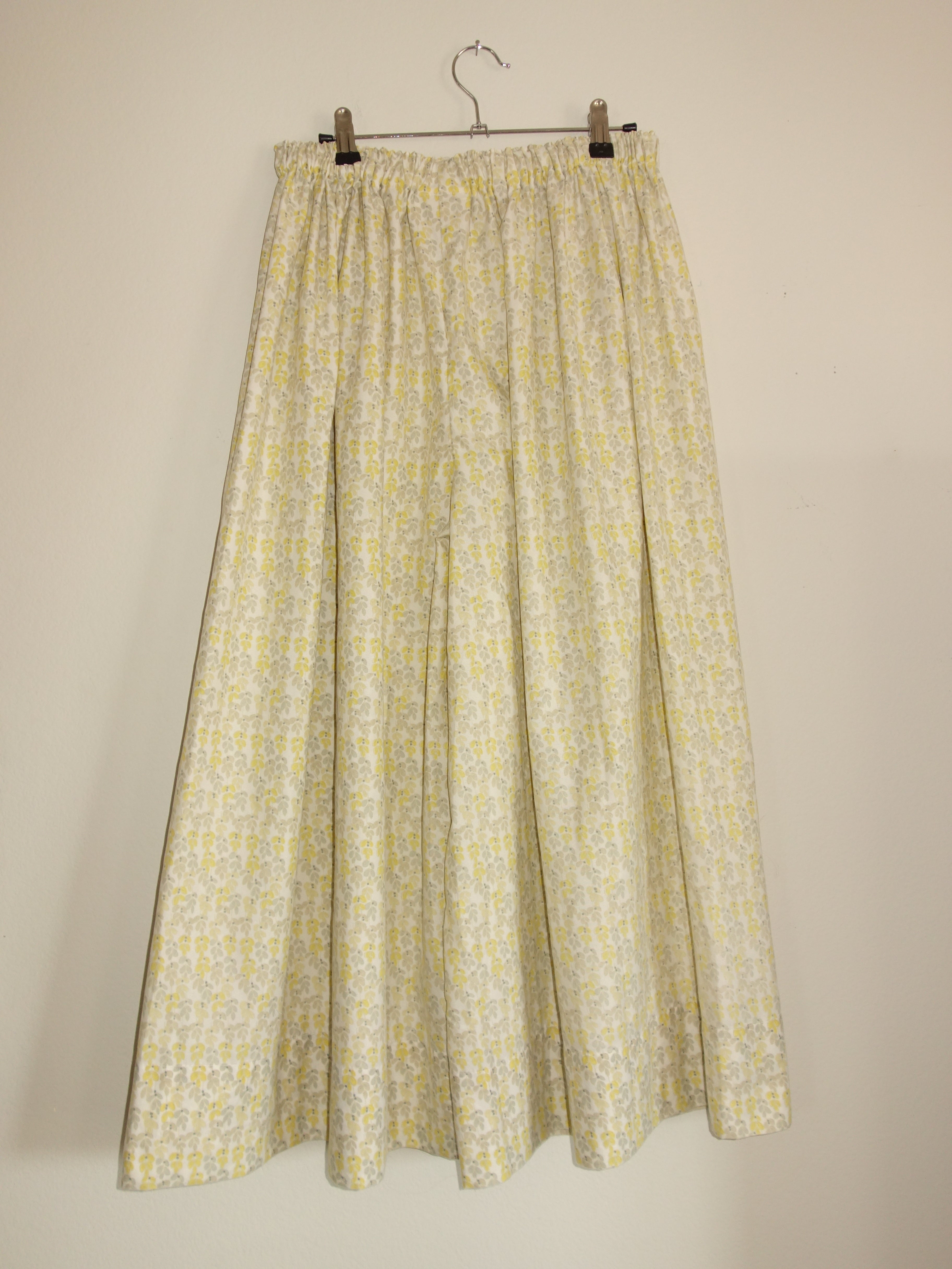 [tall] yellow flower field 𝑝𝑖𝑙𝑙𝑜𝑤 𝑝𝑎𝑛𝑡𝑠