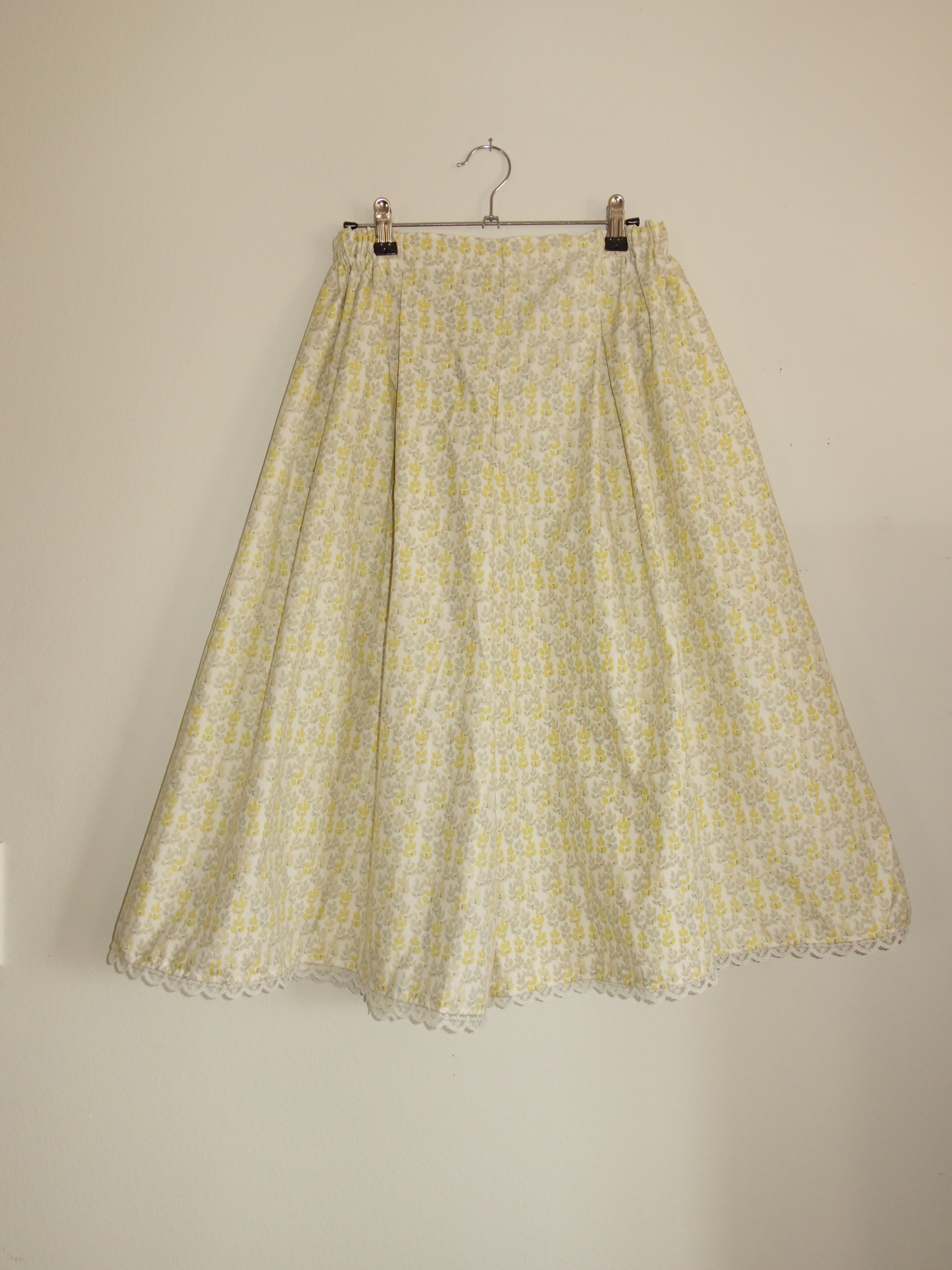 yellow flower field 𝑝𝑖𝑙𝑙𝑜𝑤 𝑝𝑎𝑛𝑡𝑠 w lace trim