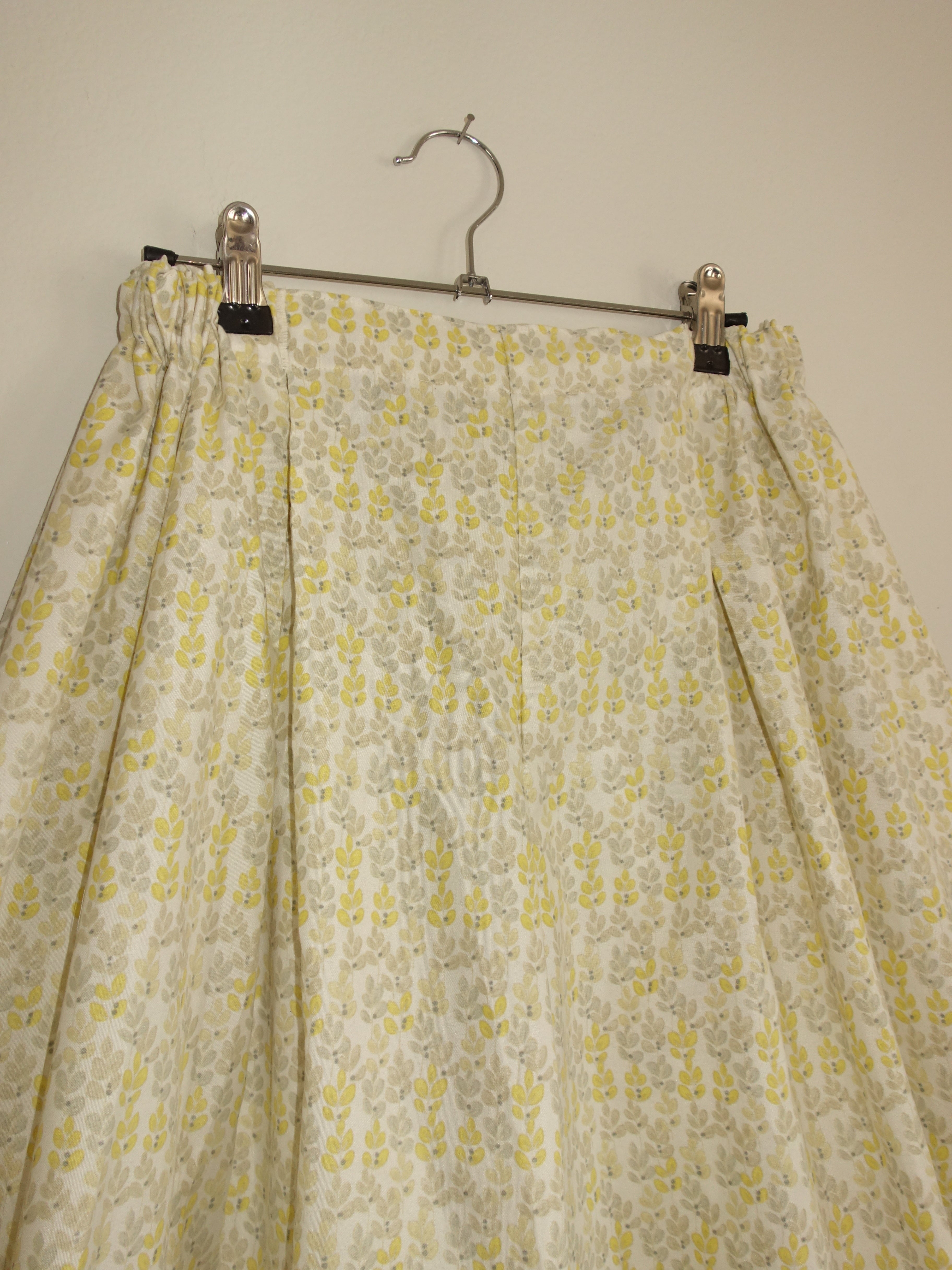 yellow flower field 𝑝𝑖𝑙𝑙𝑜𝑤 𝑝𝑎𝑛𝑡𝑠 w lace trim