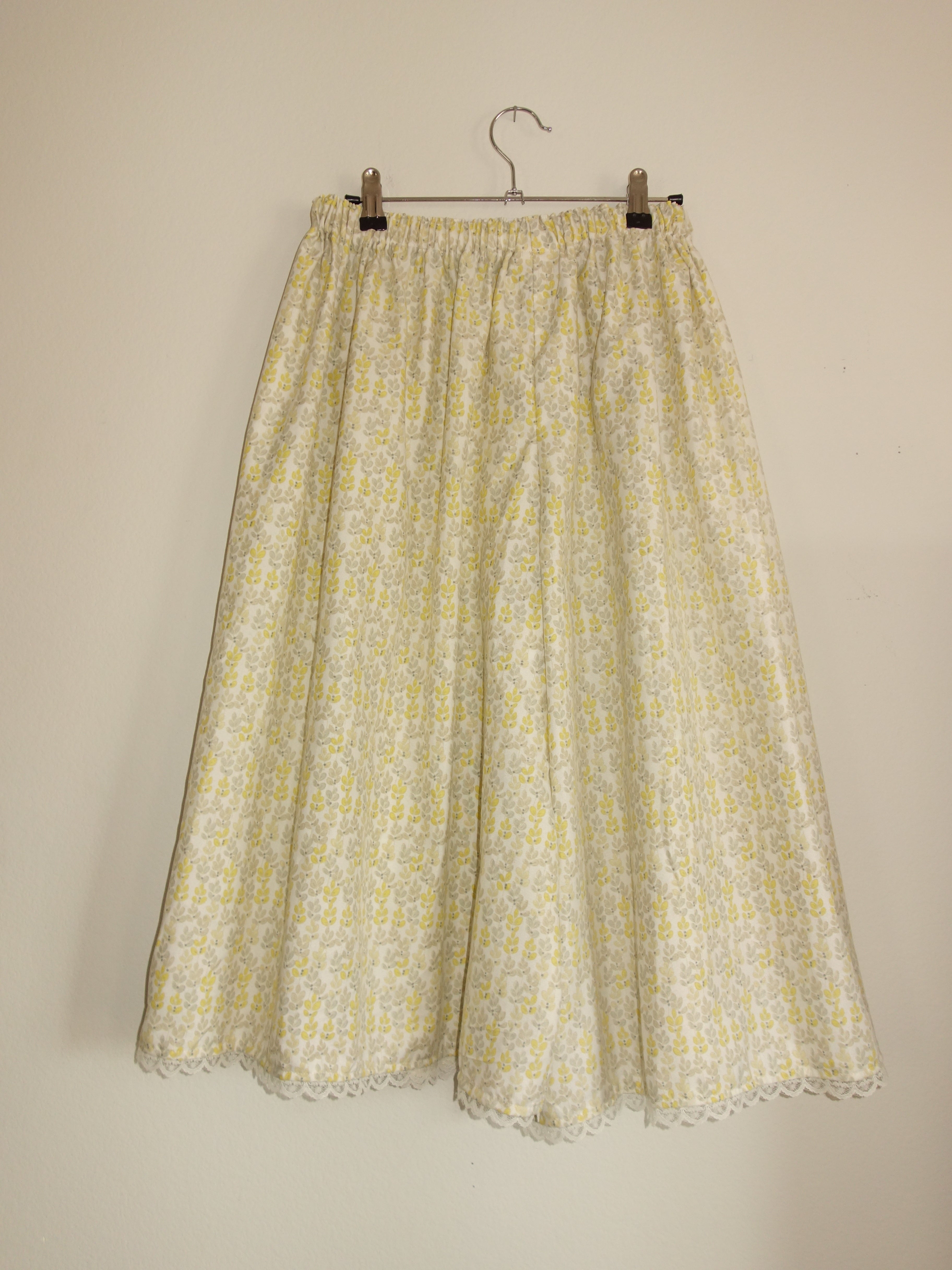 yellow flower field 𝑝𝑖𝑙𝑙𝑜𝑤 𝑝𝑎𝑛𝑡𝑠 w lace trim
