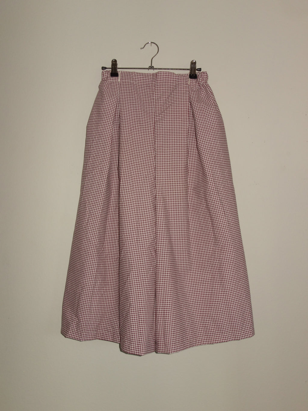 burgundy gingham 𝑝𝑖𝑙𝑙𝑜𝑤 𝑝𝑎𝑛𝑡𝑠