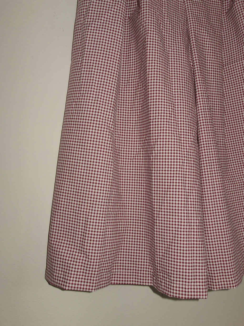 burgundy gingham 𝑝𝑖𝑙𝑙𝑜𝑤 𝑝𝑎𝑛𝑡𝑠