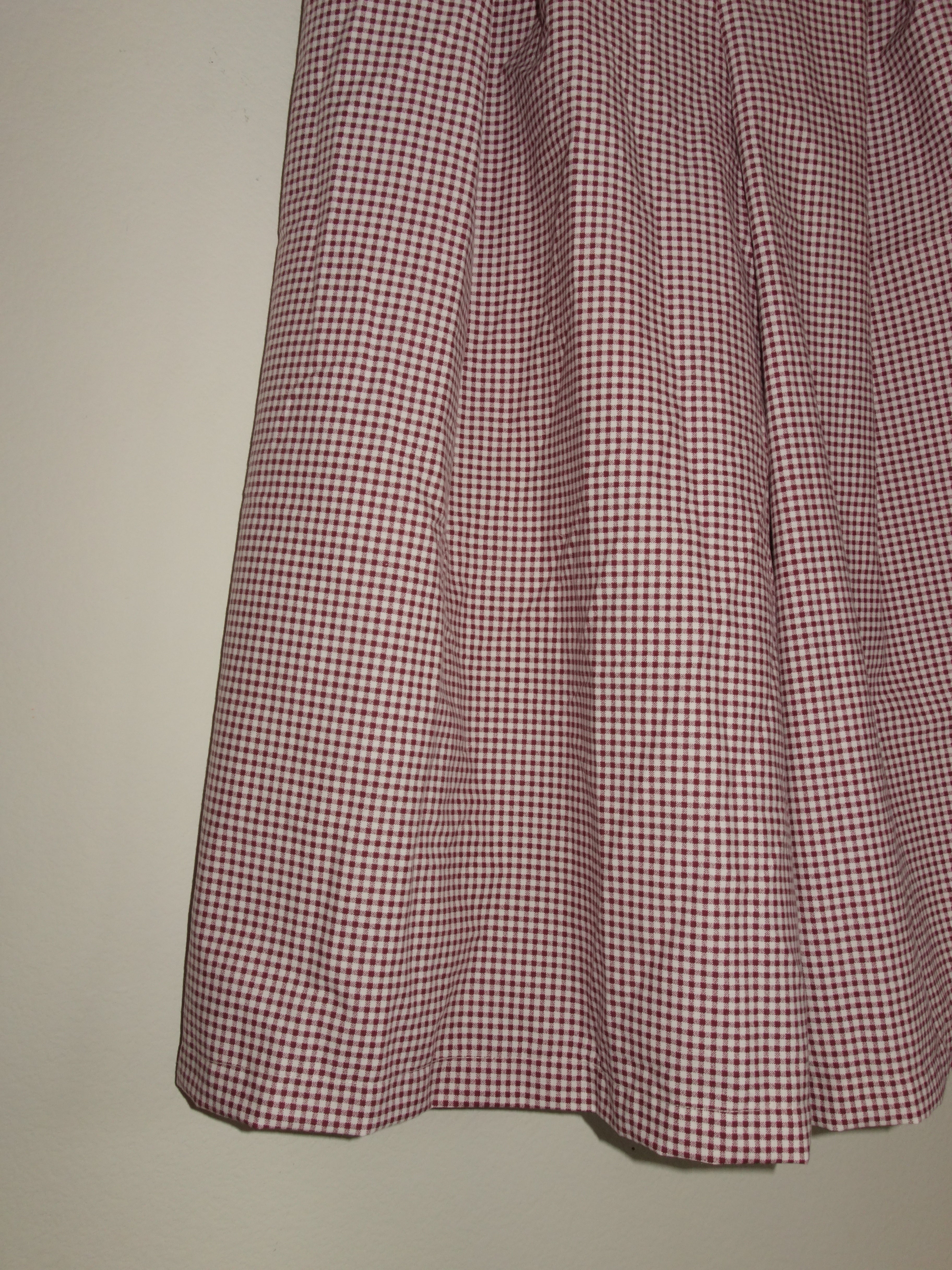 burgundy gingham 𝑝𝑖𝑙𝑙𝑜𝑤 𝑝𝑎𝑛𝑡𝑠