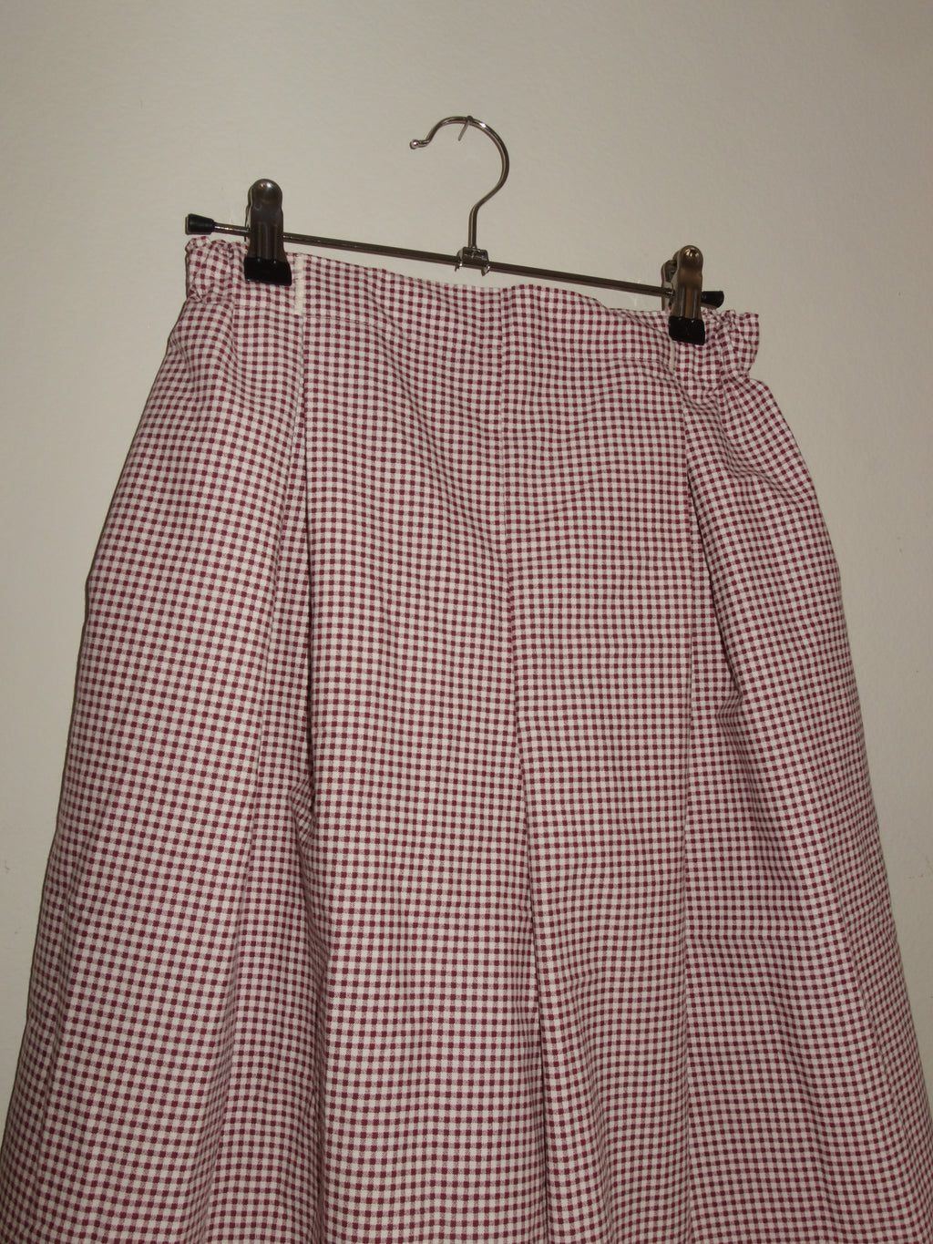 burgundy gingham 𝑝𝑖𝑙𝑙𝑜𝑤 𝑝𝑎𝑛𝑡𝑠