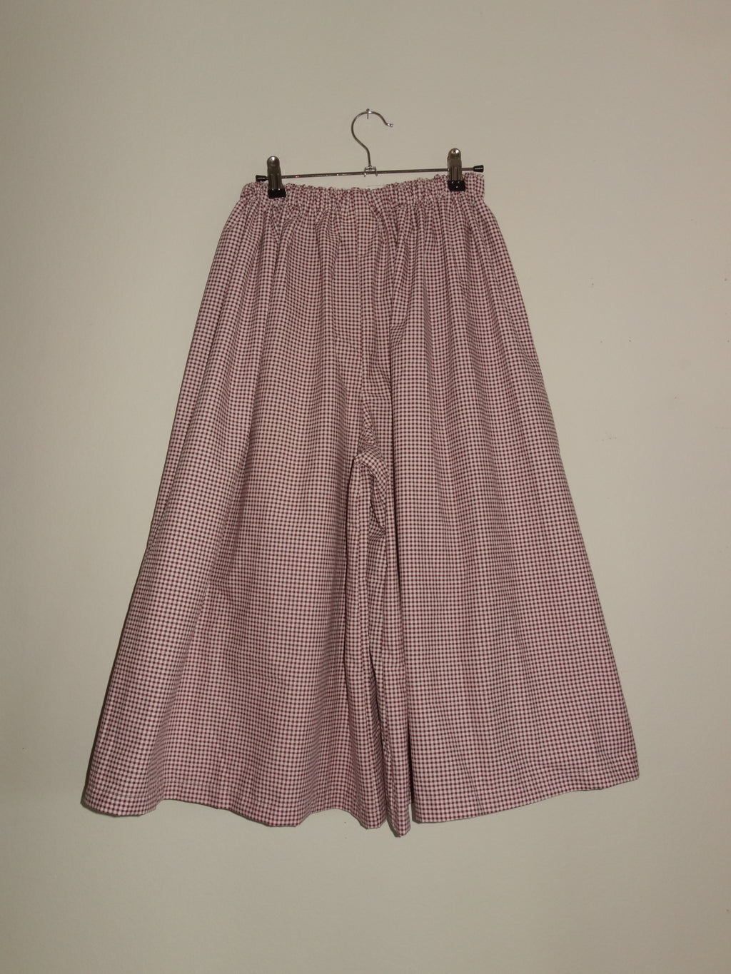burgundy gingham 𝑝𝑖𝑙𝑙𝑜𝑤 𝑝𝑎𝑛𝑡𝑠