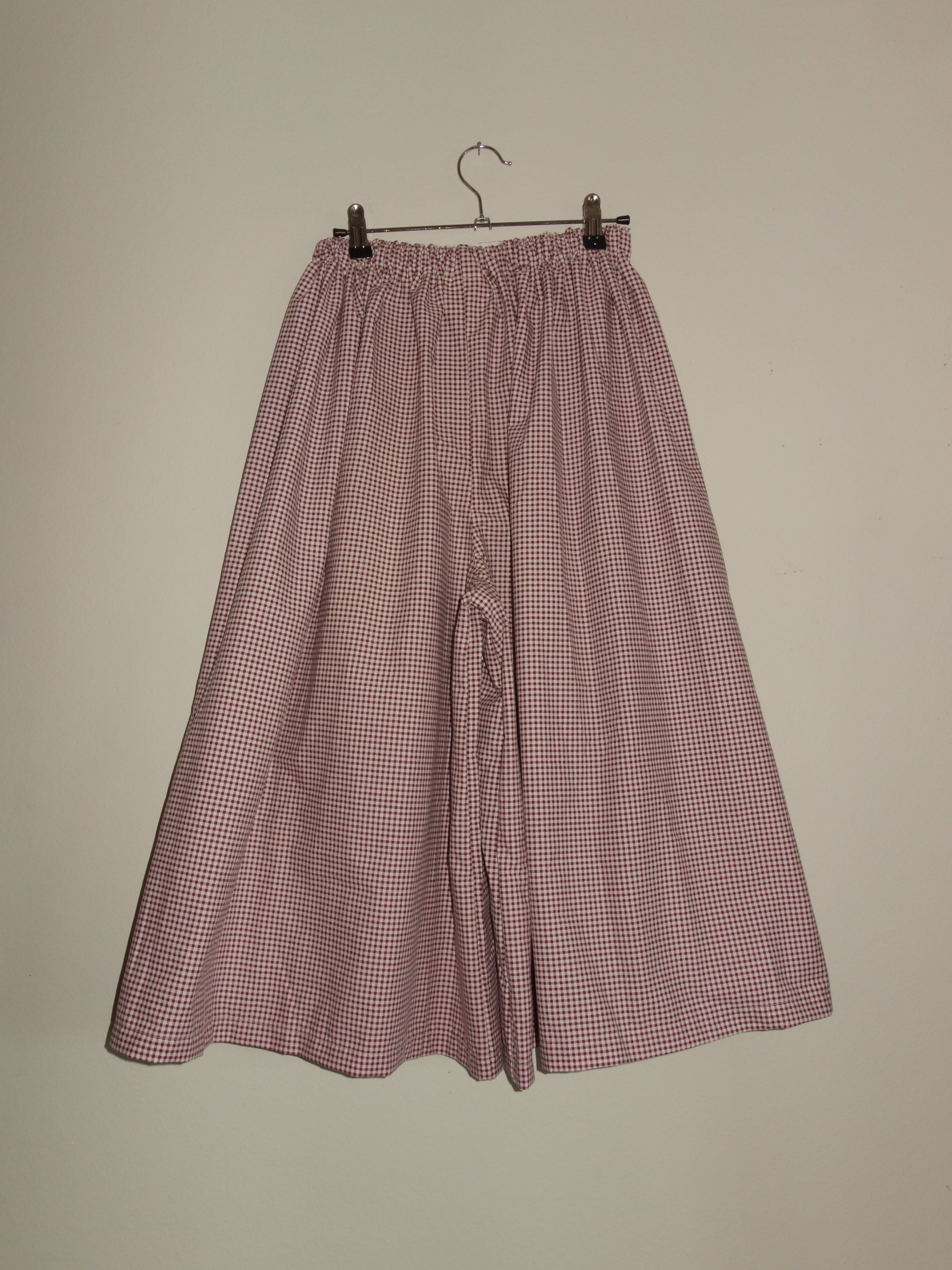 burgundy gingham 𝑝𝑖𝑙𝑙𝑜𝑤 𝑝𝑎𝑛𝑡𝑠