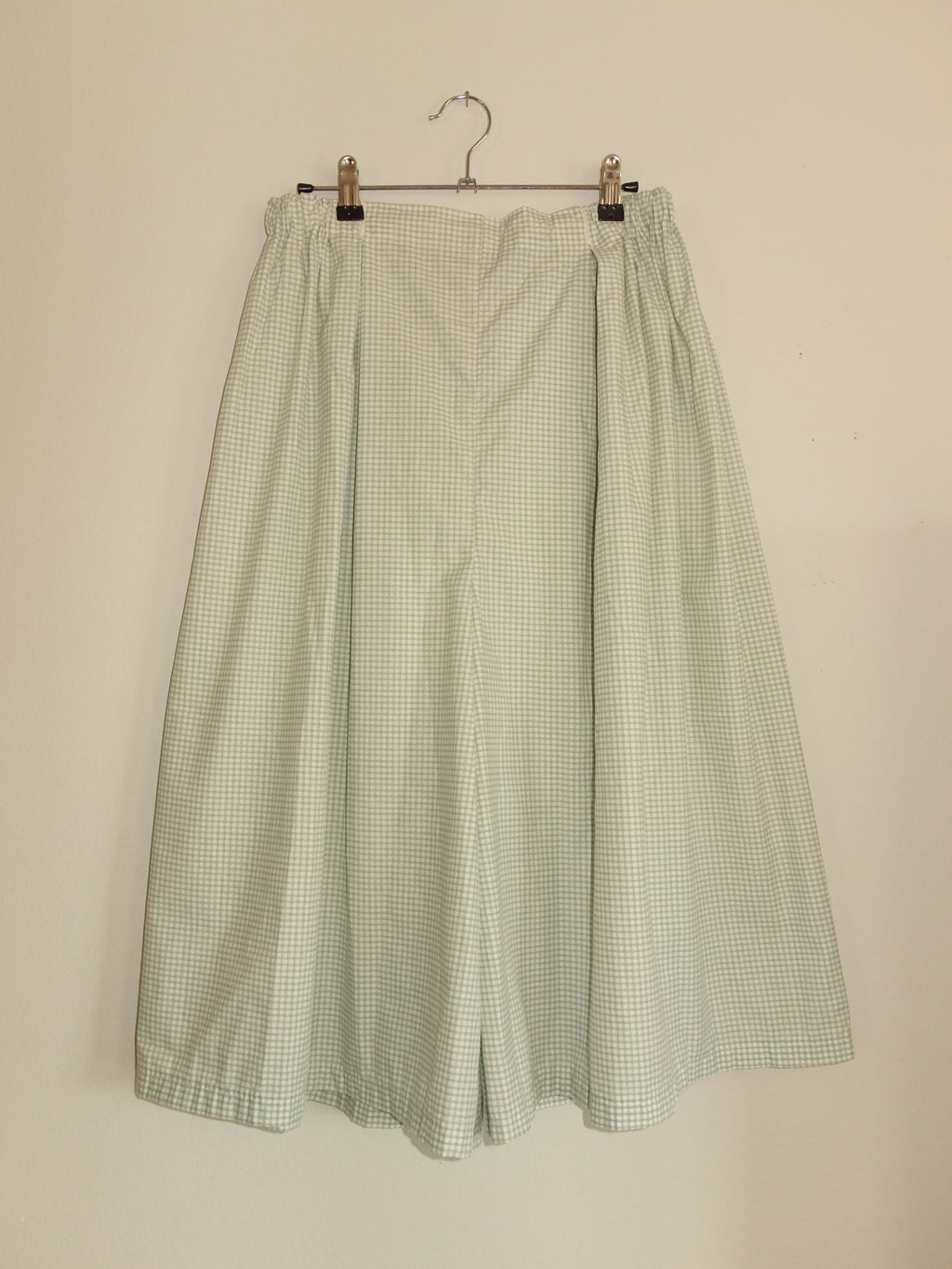 green small gingham 𝑝𝑖𝑙𝑙𝑜𝑤 𝑝𝑎𝑛𝑡𝑠