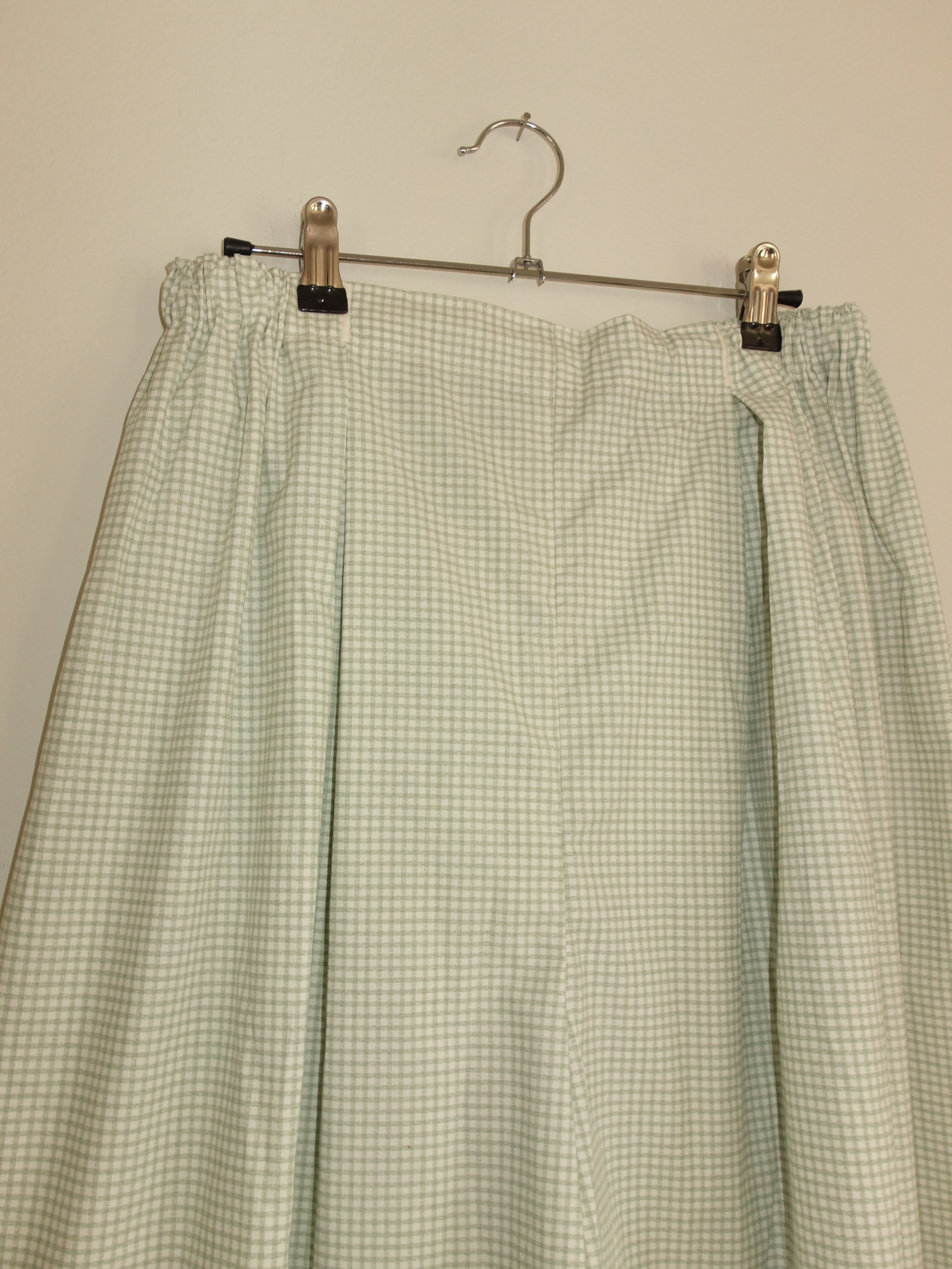 green small gingham 𝑝𝑖𝑙𝑙𝑜𝑤 𝑝𝑎𝑛𝑡𝑠