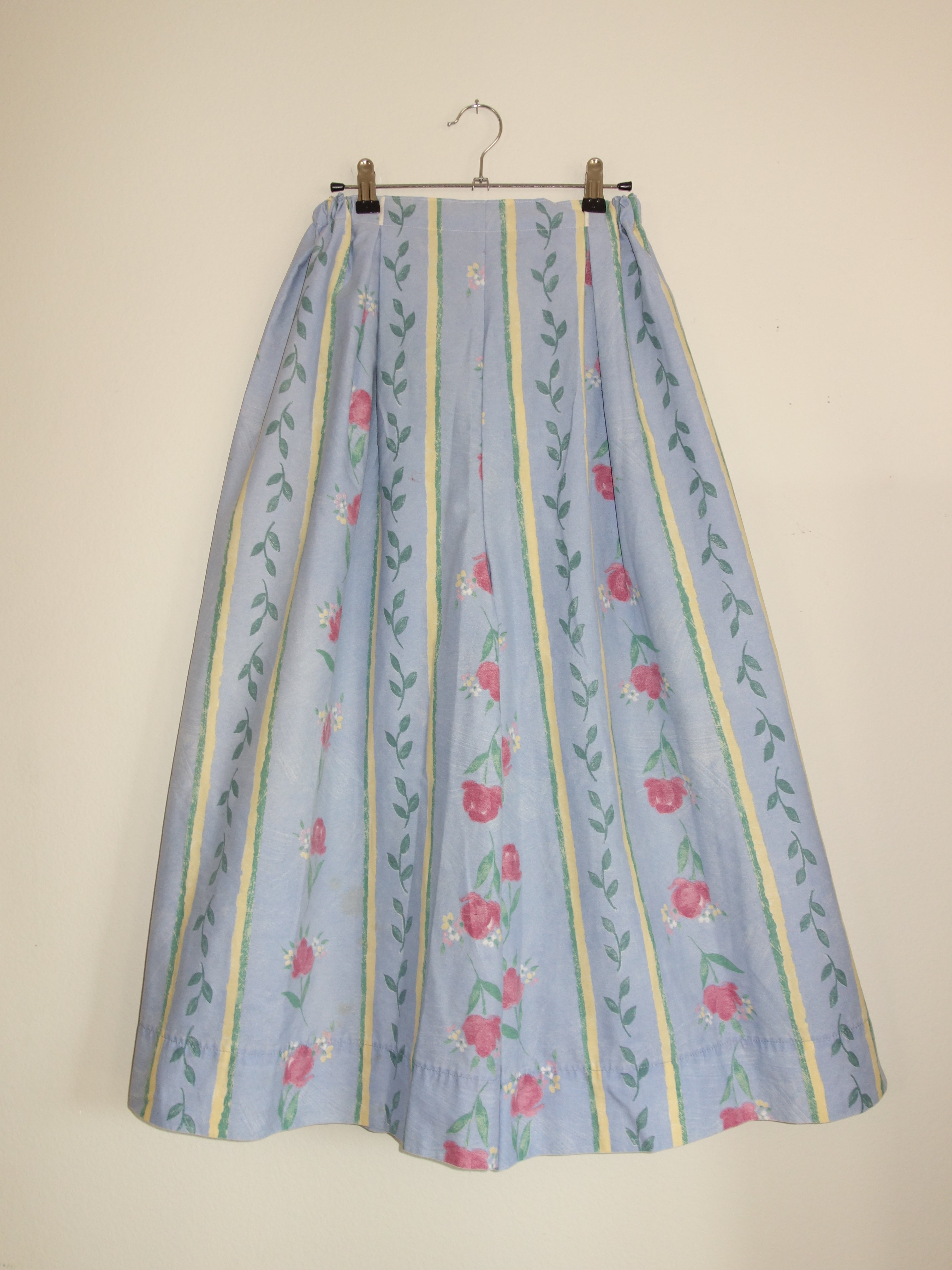 blue flower stripes 𝑝𝑖𝑙𝑙𝑜𝑤 𝑝𝑎𝑛𝑡𝑠