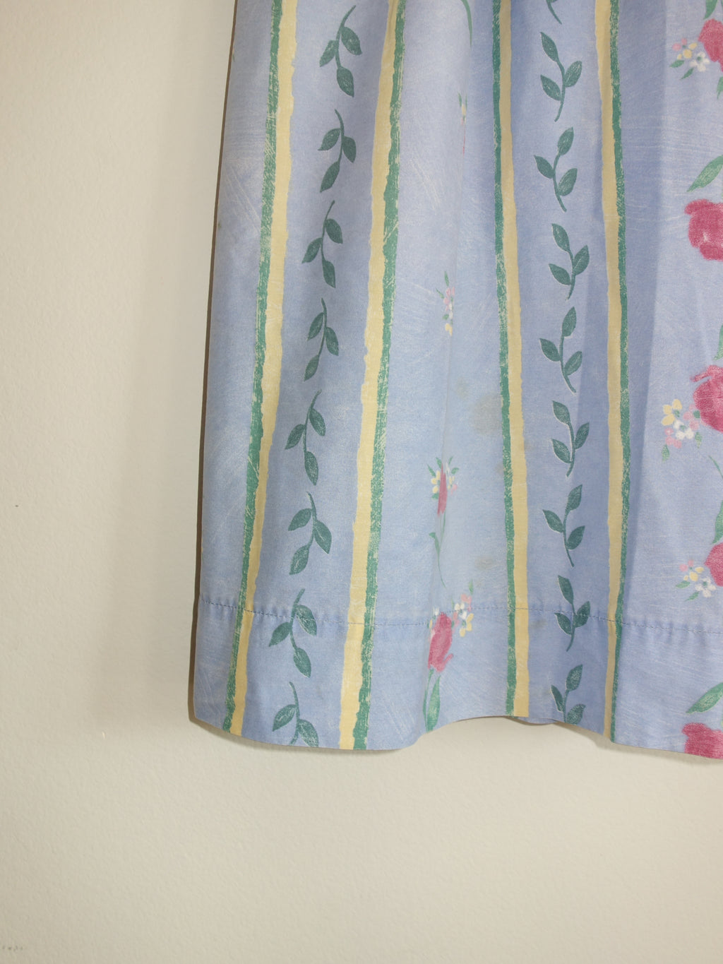 blue flower stripes 𝑝𝑖𝑙𝑙𝑜𝑤 𝑝𝑎𝑛𝑡𝑠