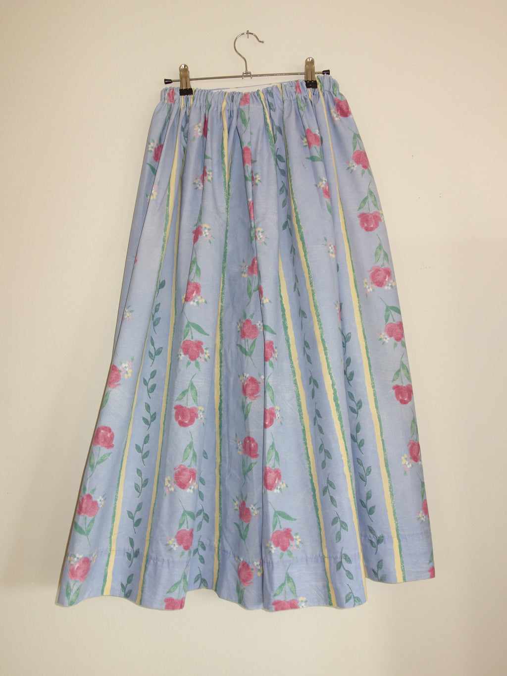 blue flower stripes 𝑝𝑖𝑙𝑙𝑜𝑤 𝑝𝑎𝑛𝑡𝑠