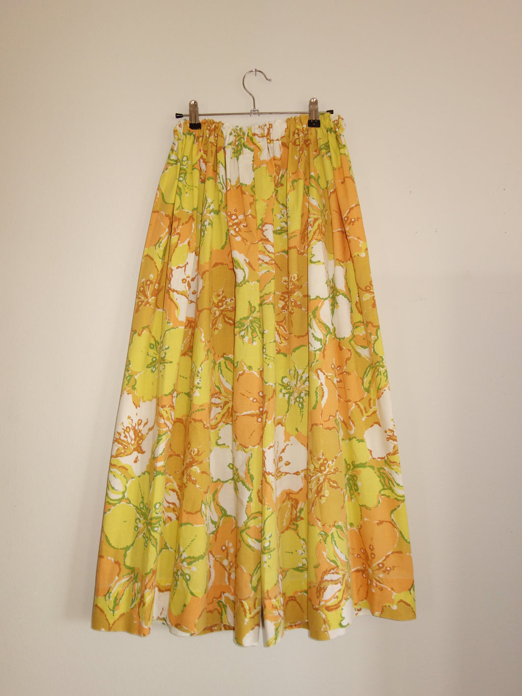 70s bold floral 𝑝𝑖𝑙𝑙𝑜𝑤 𝑝𝑎𝑛𝑡𝑠