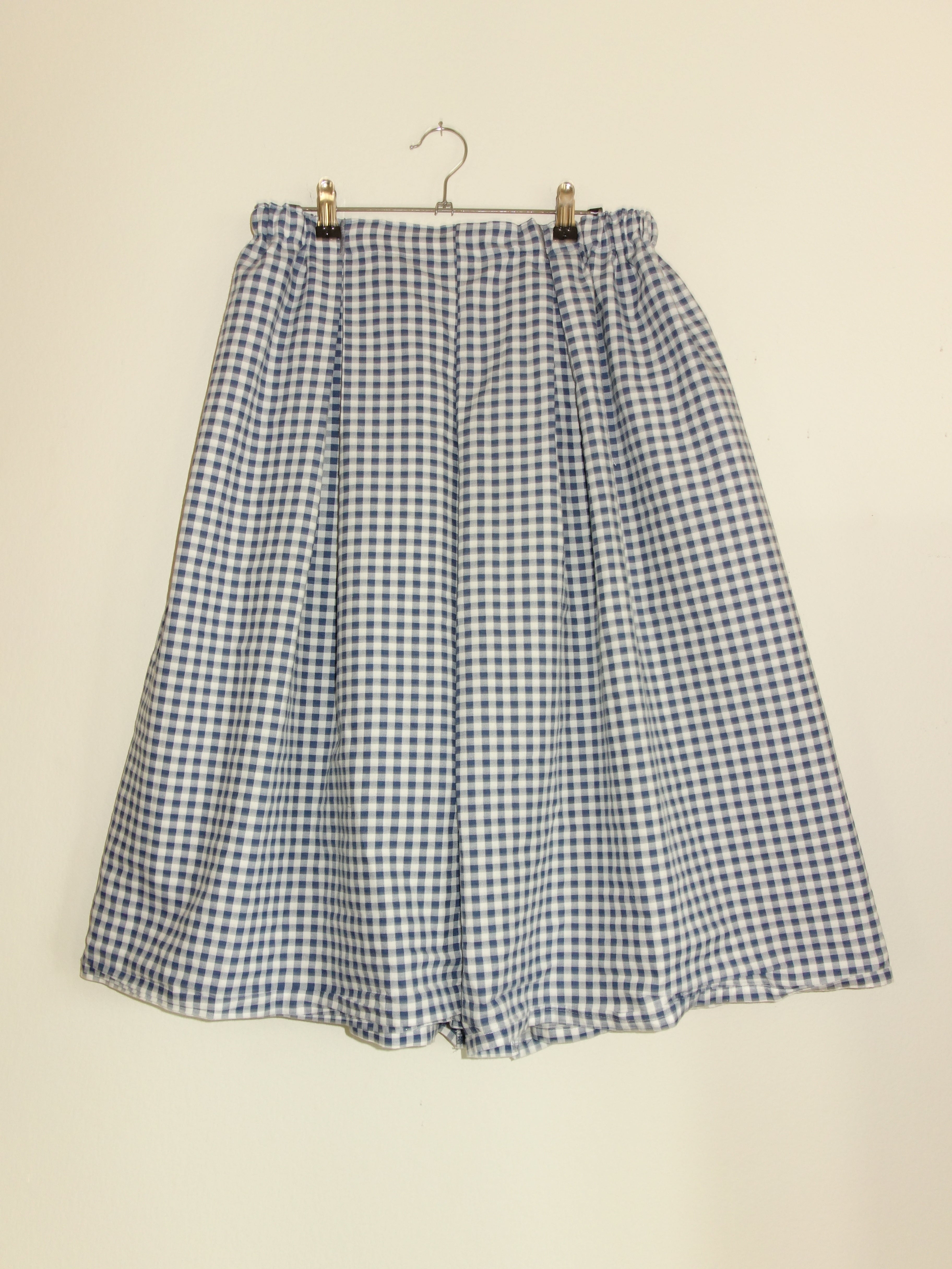 navy gingham 𝑝𝑖𝑙𝑙𝑜𝑤 𝑝𝑎𝑛𝑡𝑠
