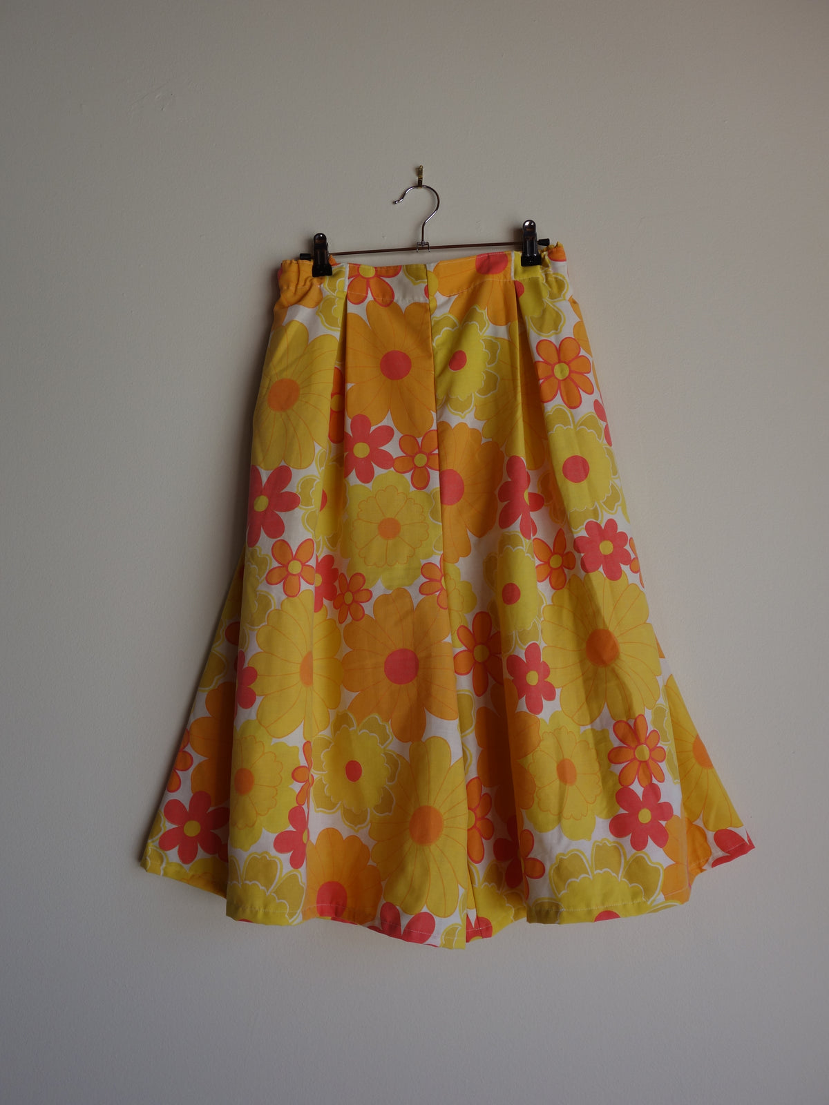 retro flowers 𝑝𝑖𝑙𝑙𝑜𝑤 𝑝𝑎𝑛𝑡𝑠