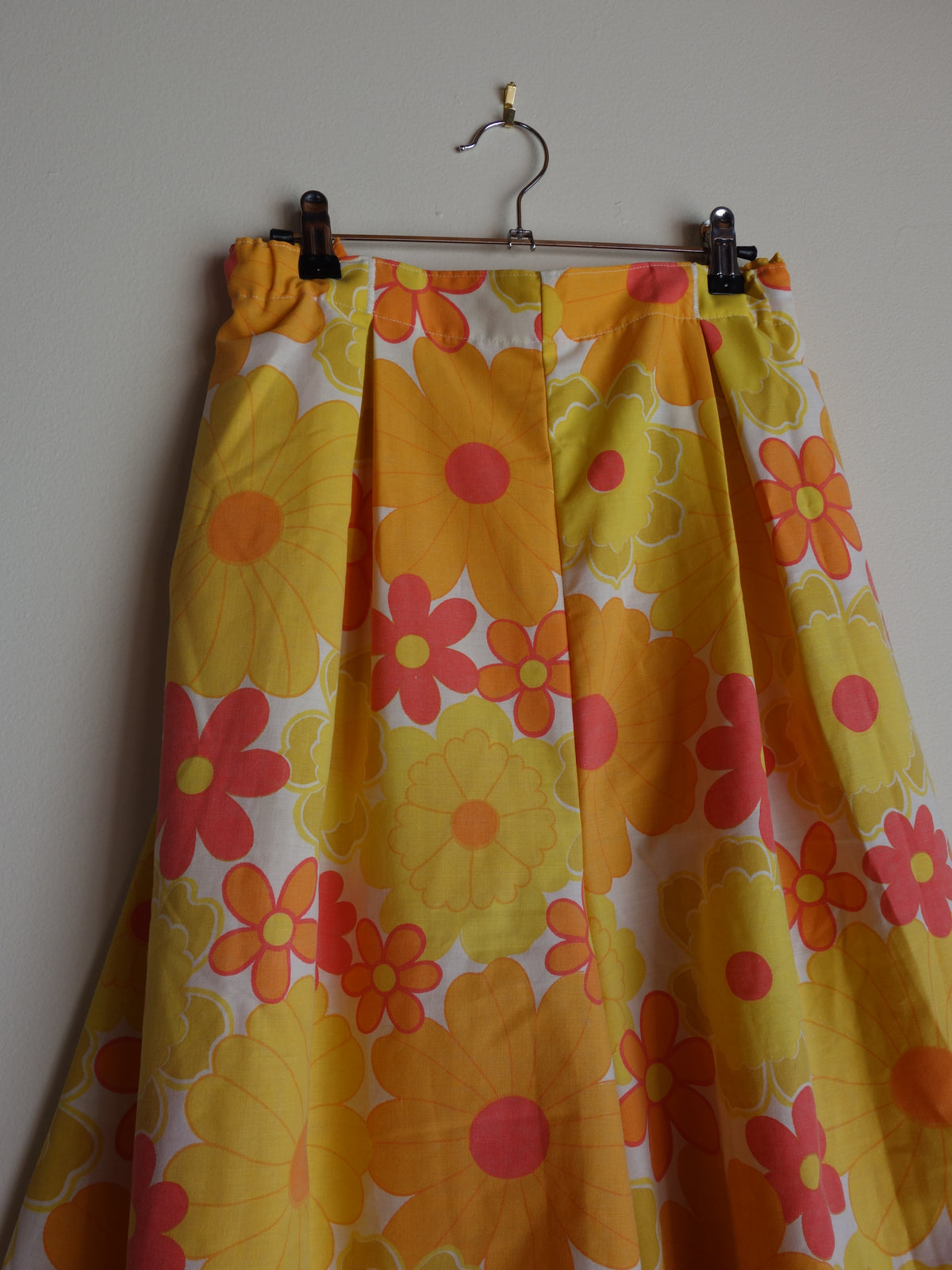 retro flowers 𝑝𝑖𝑙𝑙𝑜𝑤 𝑝𝑎𝑛𝑡𝑠