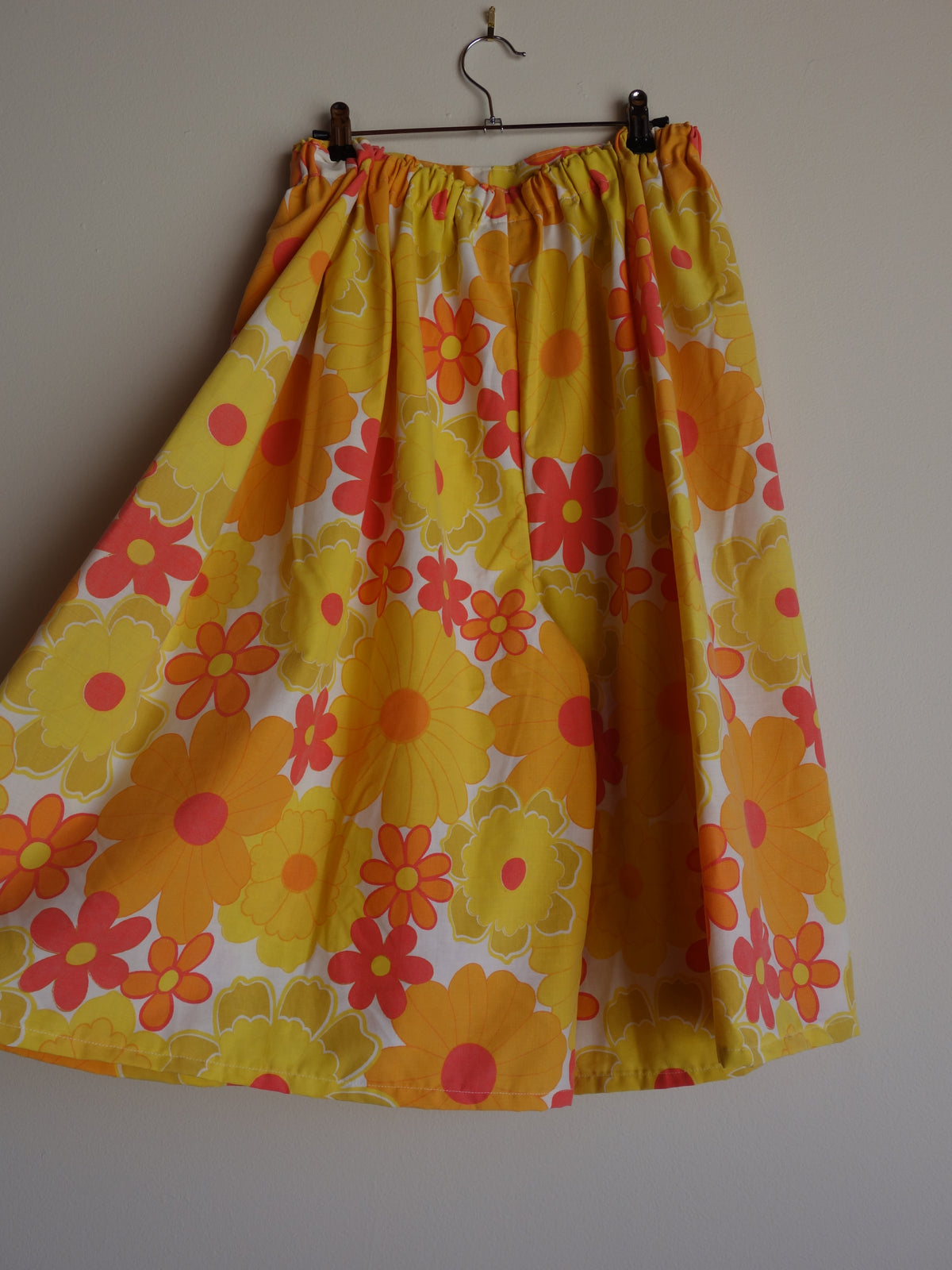 retro flowers 𝑝𝑖𝑙𝑙𝑜𝑤 𝑝𝑎𝑛𝑡𝑠