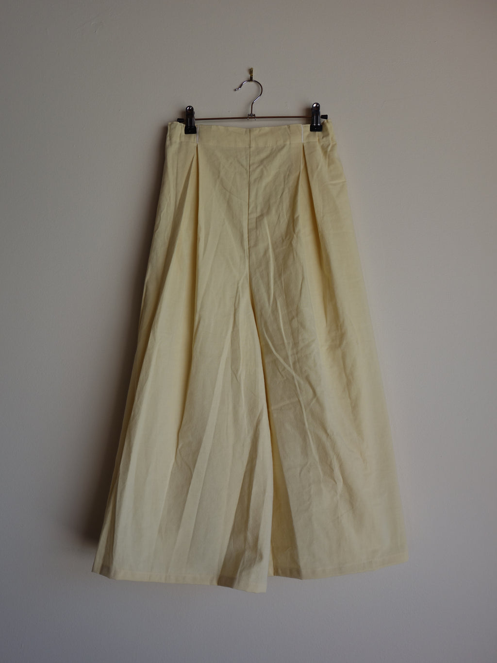yellow cotton 𝑝𝑖𝑙𝑙𝑜𝑤 𝑝𝑎𝑛𝑡𝑠