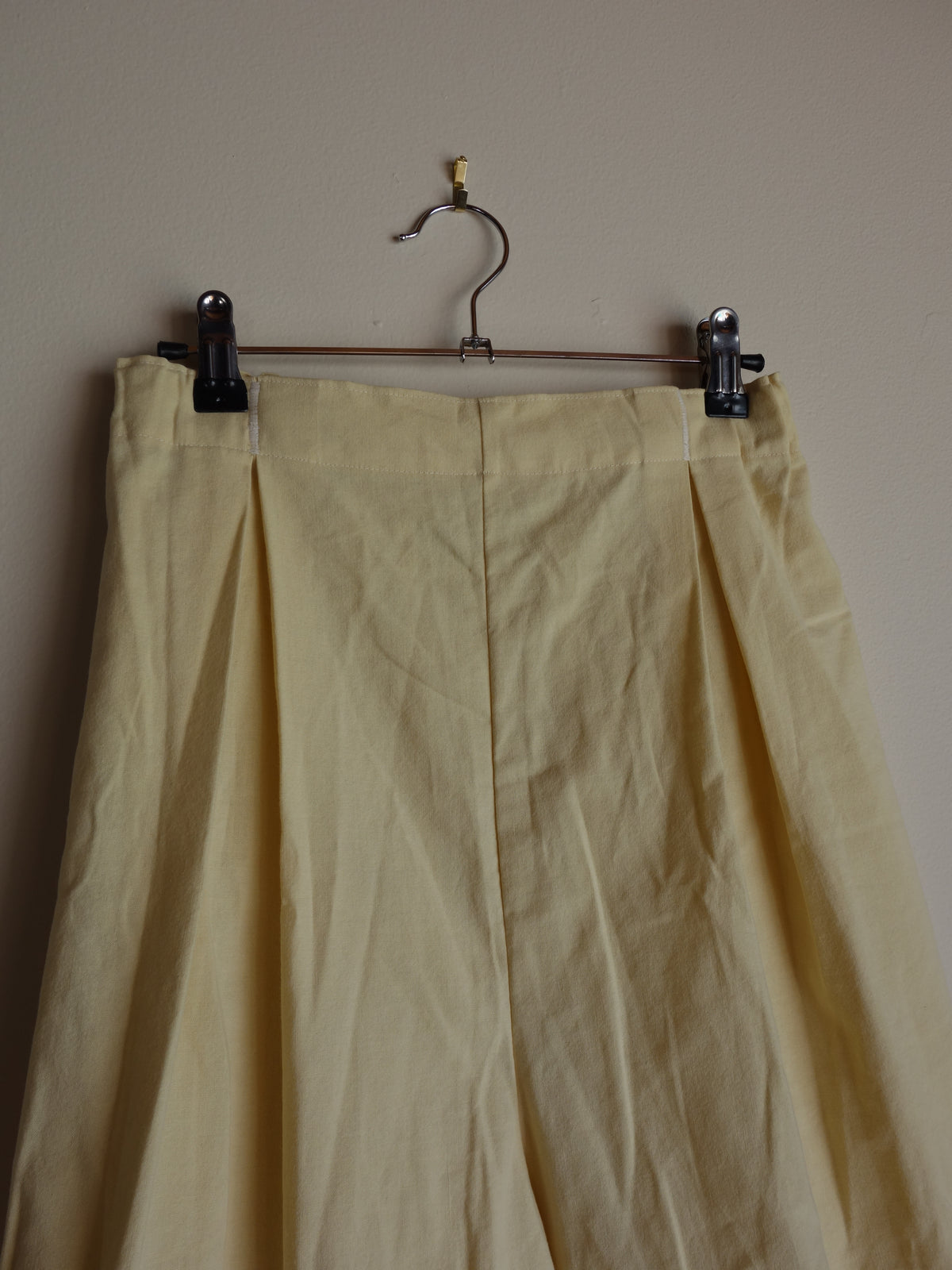 yellow cotton 𝑝𝑖𝑙𝑙𝑜𝑤 𝑝𝑎𝑛𝑡𝑠