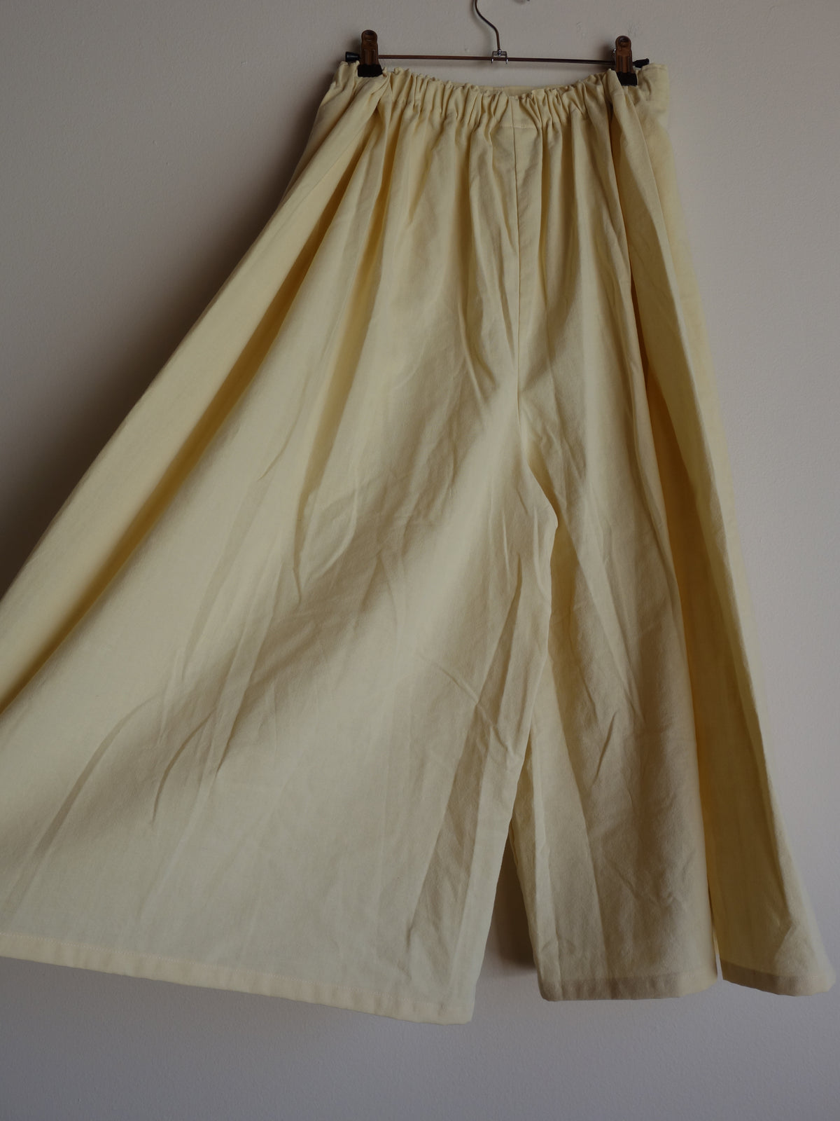 yellow cotton 𝑝𝑖𝑙𝑙𝑜𝑤 𝑝𝑎𝑛𝑡𝑠