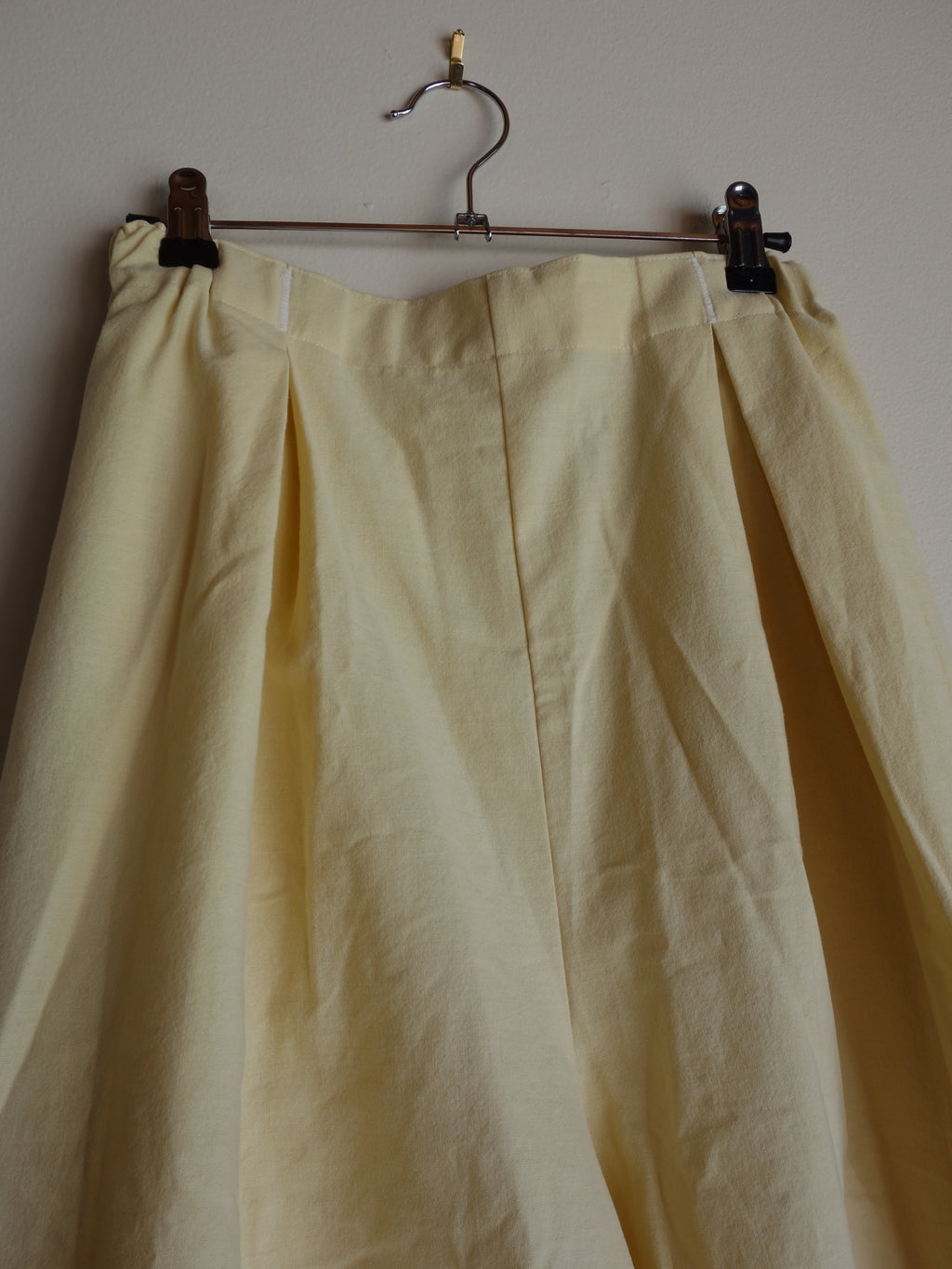 yellow cotton 𝑝𝑖𝑙𝑙𝑜𝑤 𝑝𝑎𝑛𝑡𝑠