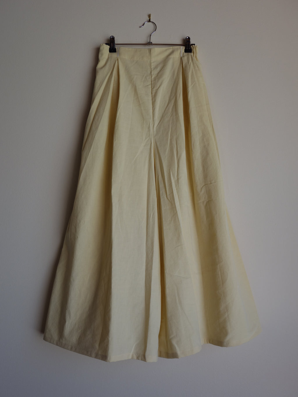 [tall] yellow cotton 𝑝𝑖𝑙𝑙𝑜𝑤 𝑝𝑎𝑛𝑡𝑠