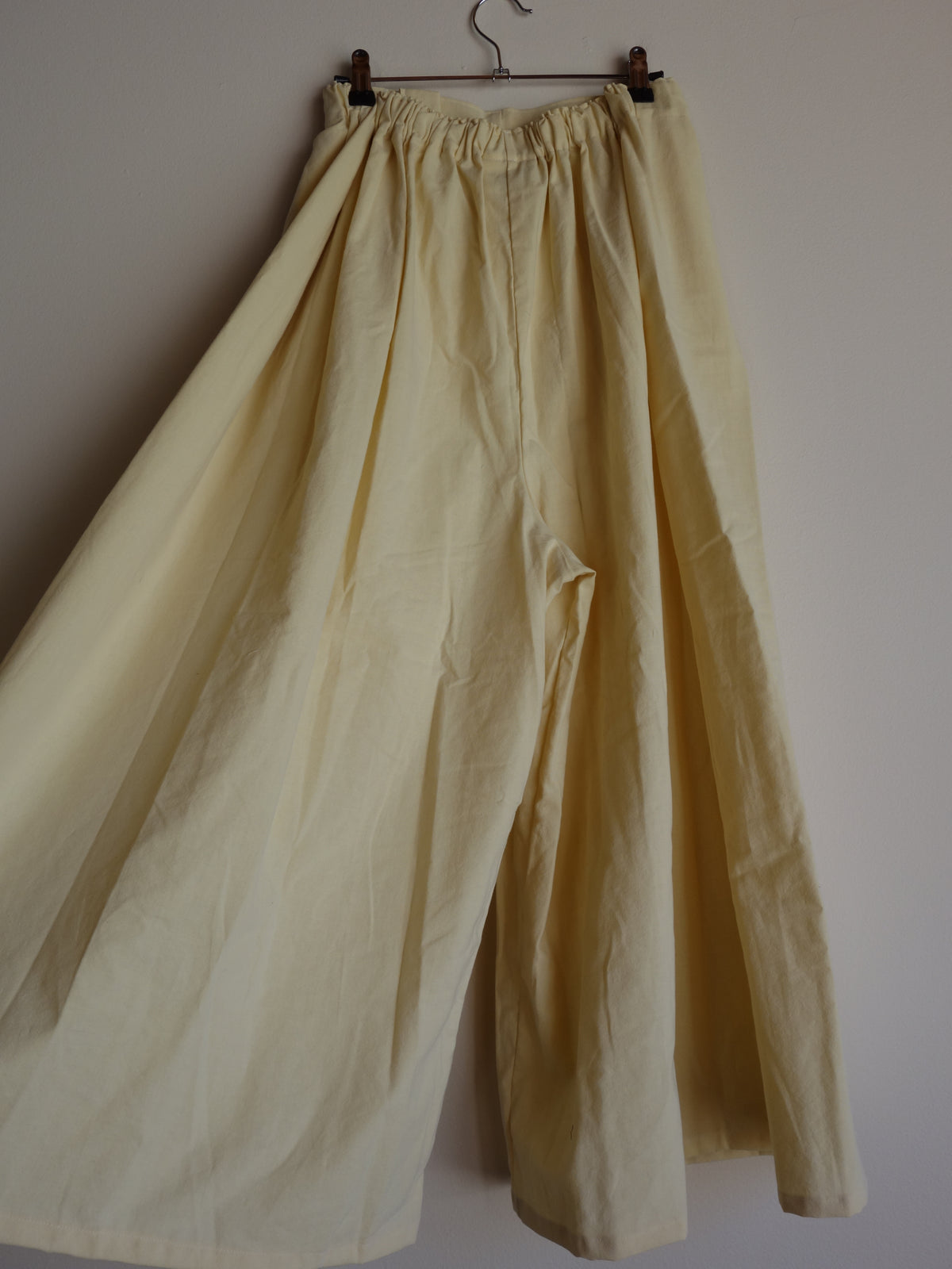 [tall] yellow cotton 𝑝𝑖𝑙𝑙𝑜𝑤 𝑝𝑎𝑛𝑡𝑠