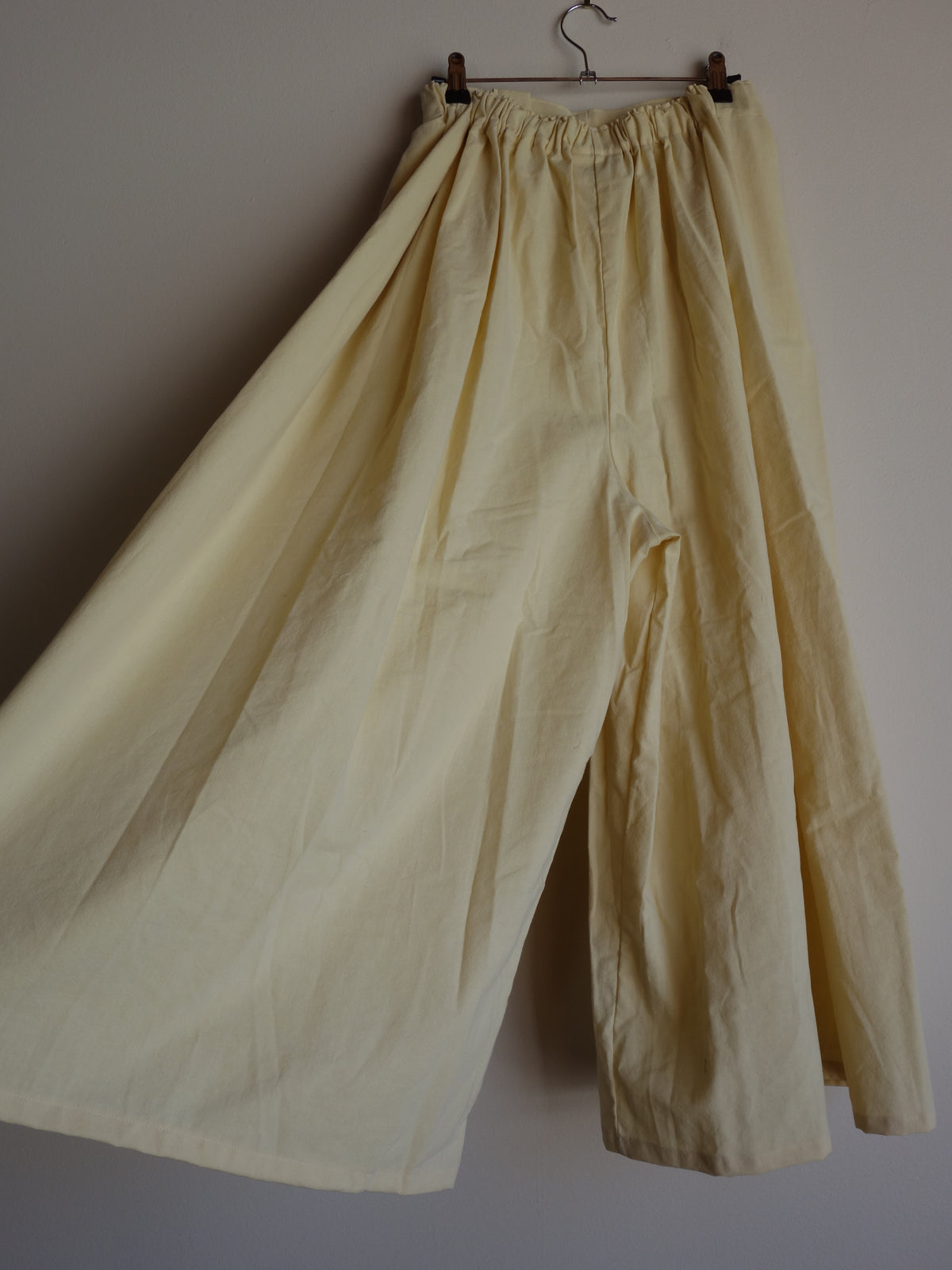 [tall] yellow cotton 𝑝𝑖𝑙𝑙𝑜𝑤 𝑝𝑎𝑛𝑡𝑠