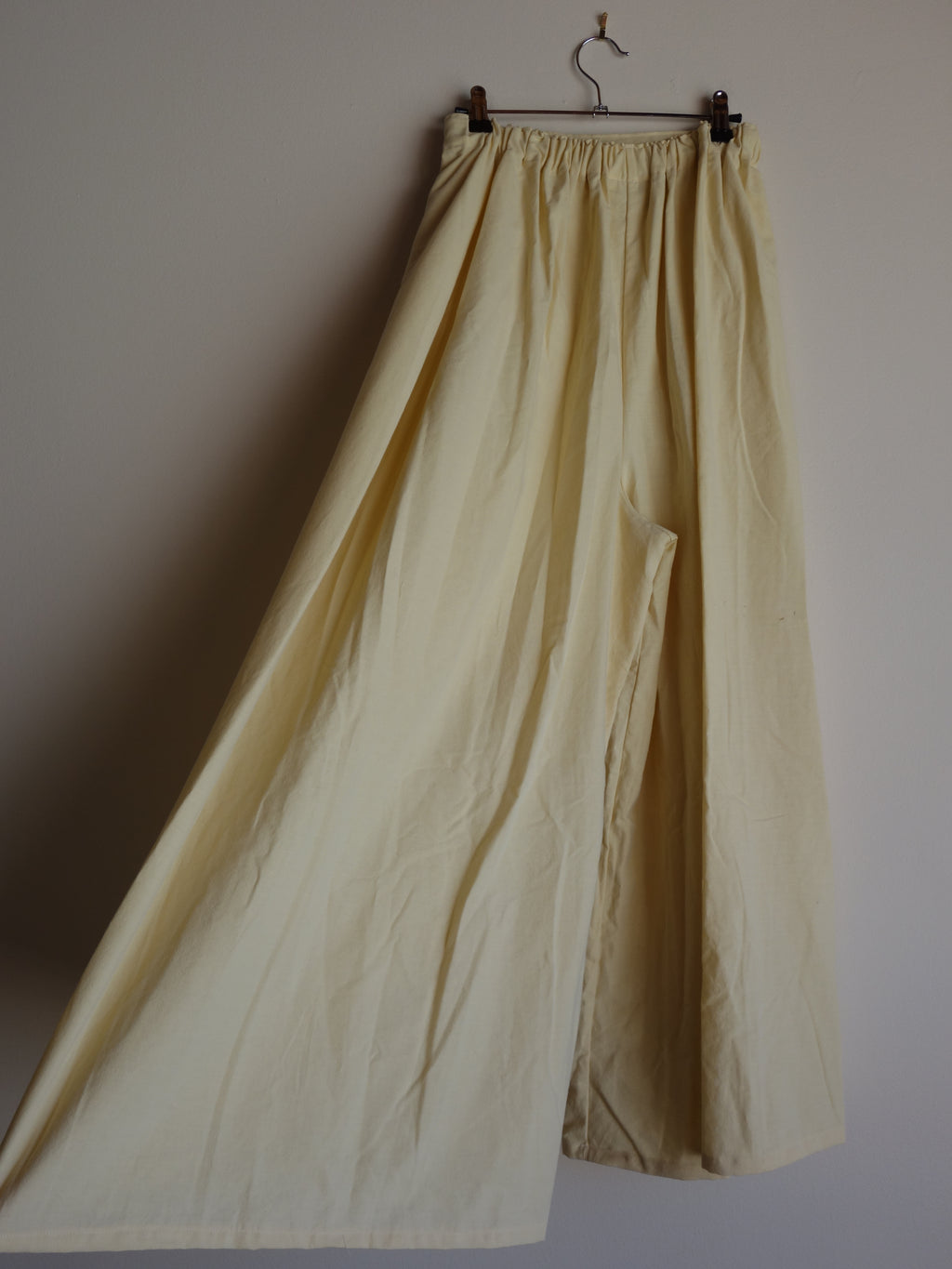 [tall] yellow cotton 𝑝𝑖𝑙𝑙𝑜𝑤 𝑝𝑎𝑛𝑡𝑠