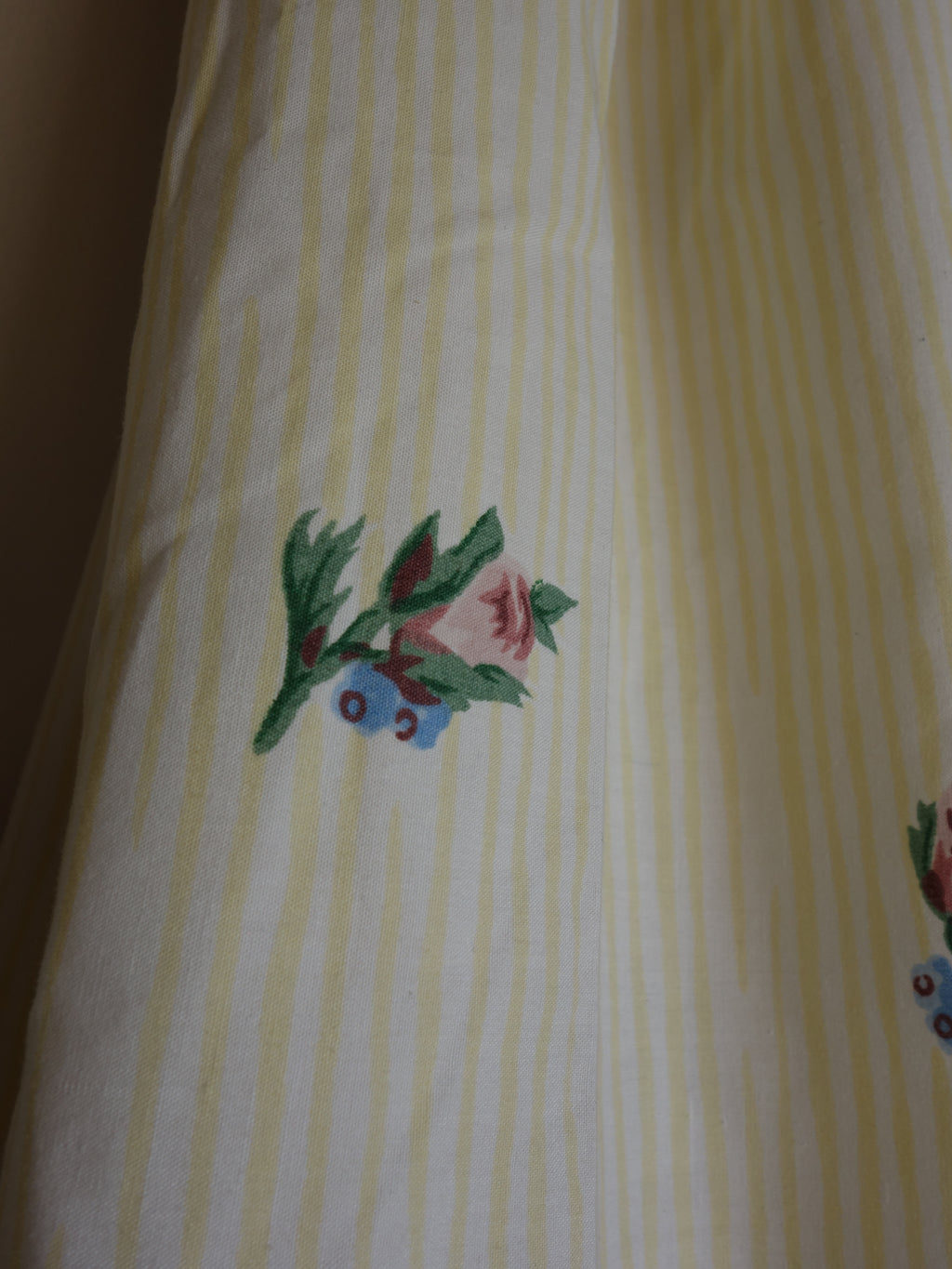 striped bouquet 𝑝𝑖𝑙𝑙𝑜𝑤 𝑝𝑎𝑛𝑡𝑠