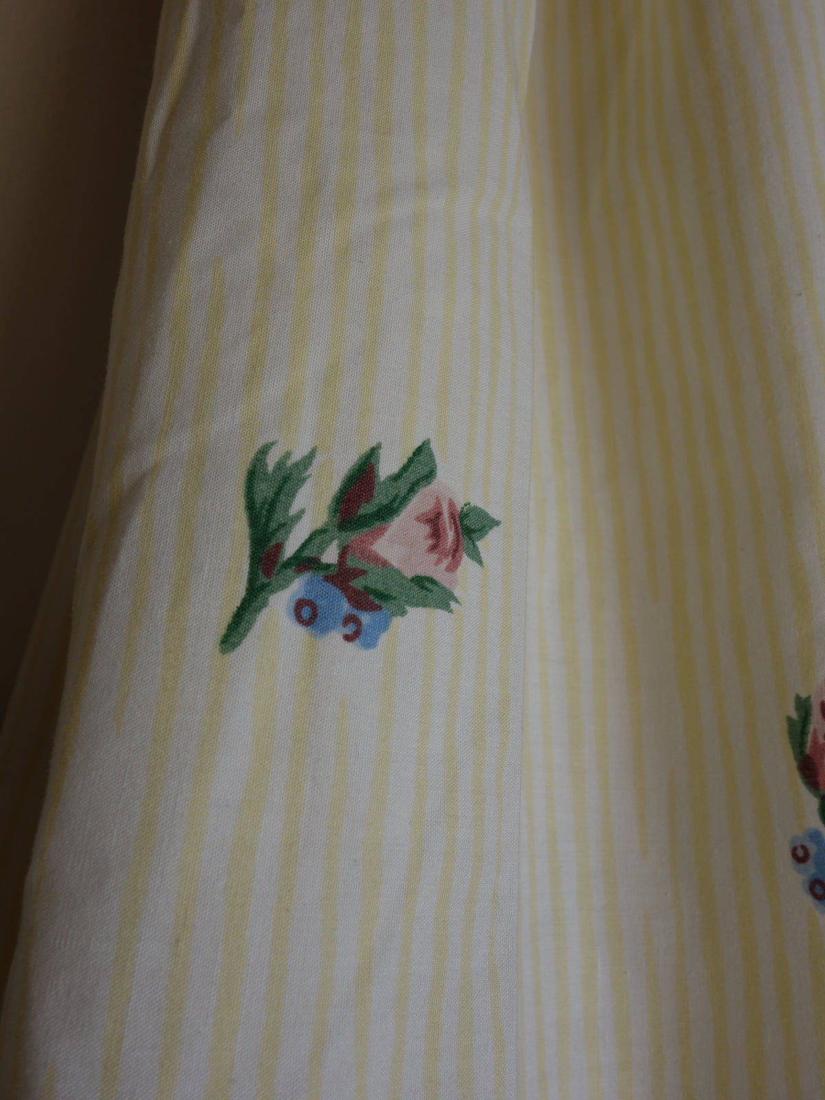 striped bouquet 𝑝𝑖𝑙𝑙𝑜𝑤 𝑝𝑎𝑛𝑡𝑠