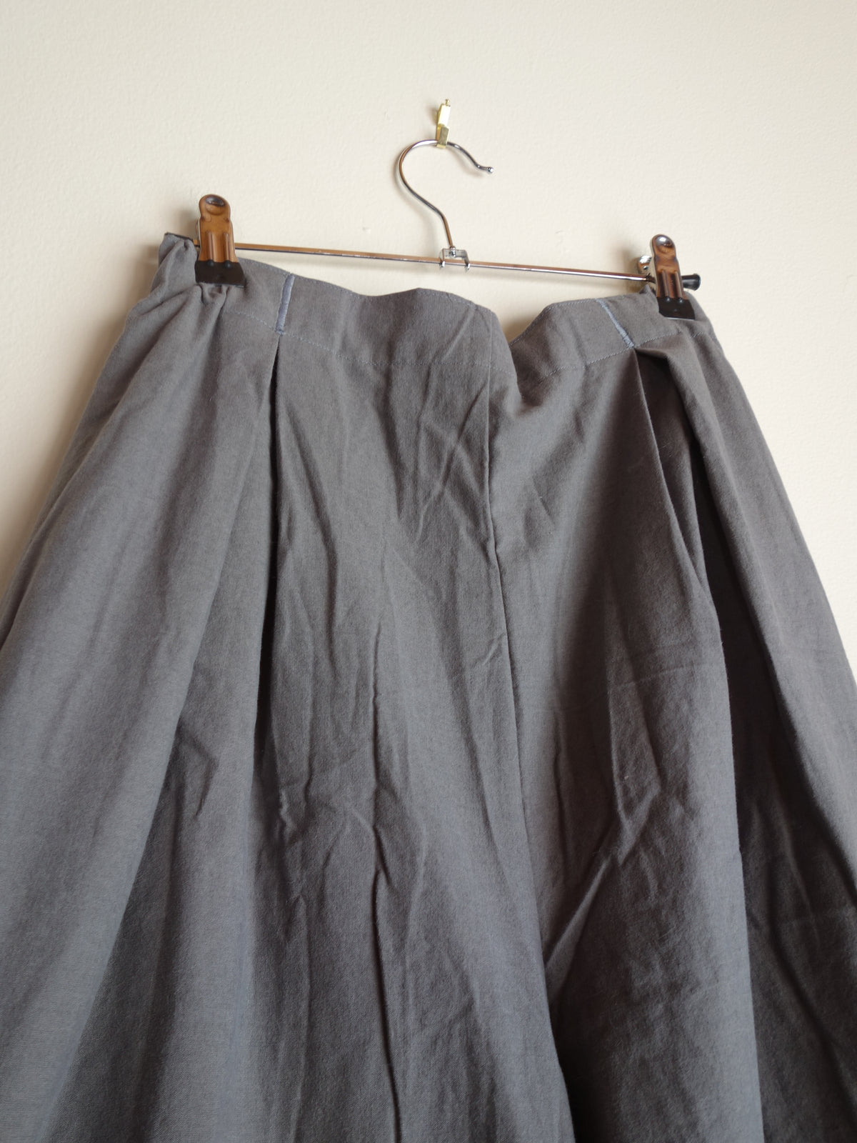 dark grey cotton 𝑝𝑖𝑙𝑙𝑜𝑤 𝑝𝑎𝑛𝑡𝑠